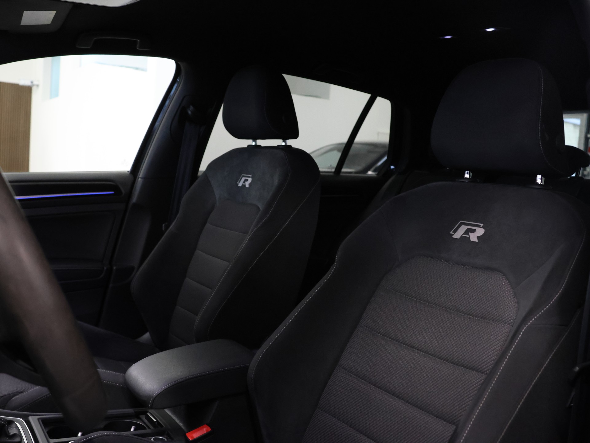 VW Golf 2.0 TSI R 4Motion DSG *Sitzheizung* *Rückfahrkamera*-image-16