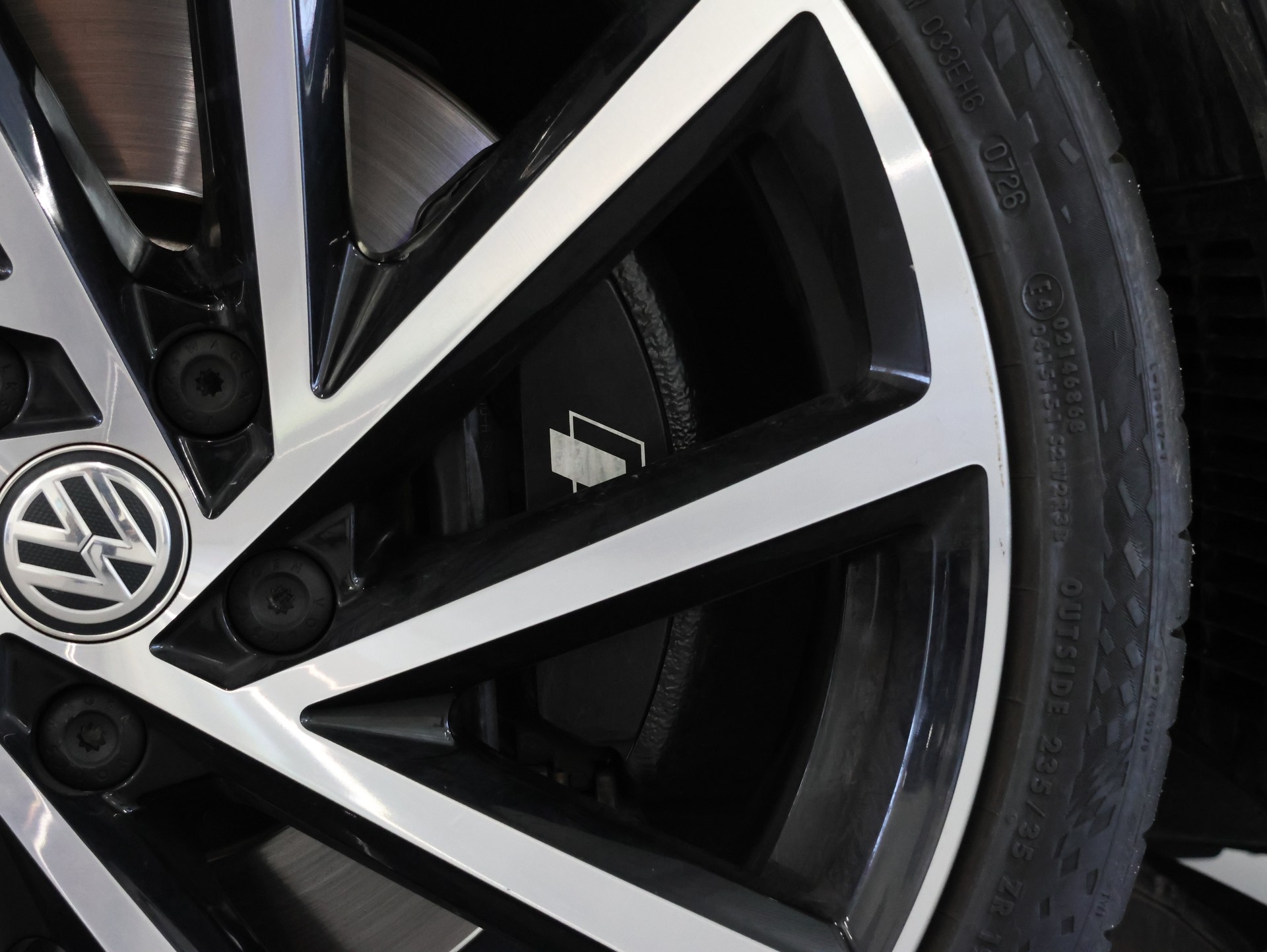 VW Golf 2.0 TSI R 4Motion DSG *Sitzheizung* *Rückfahrkamera*-image-14