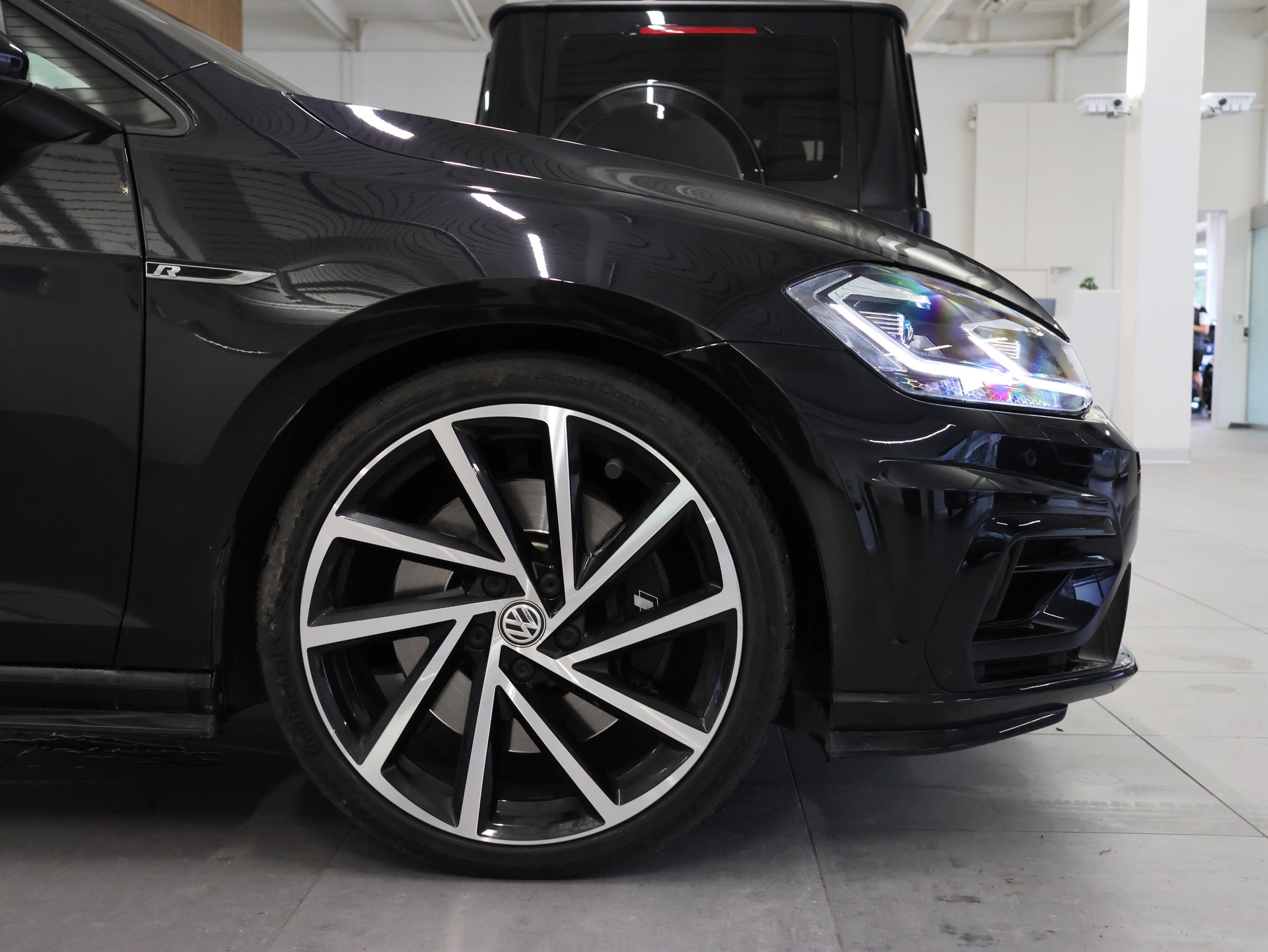 VW Golf 2.0 TSI R 4Motion DSG *Sitzheizung* *Rückfahrkamera*-image-7
