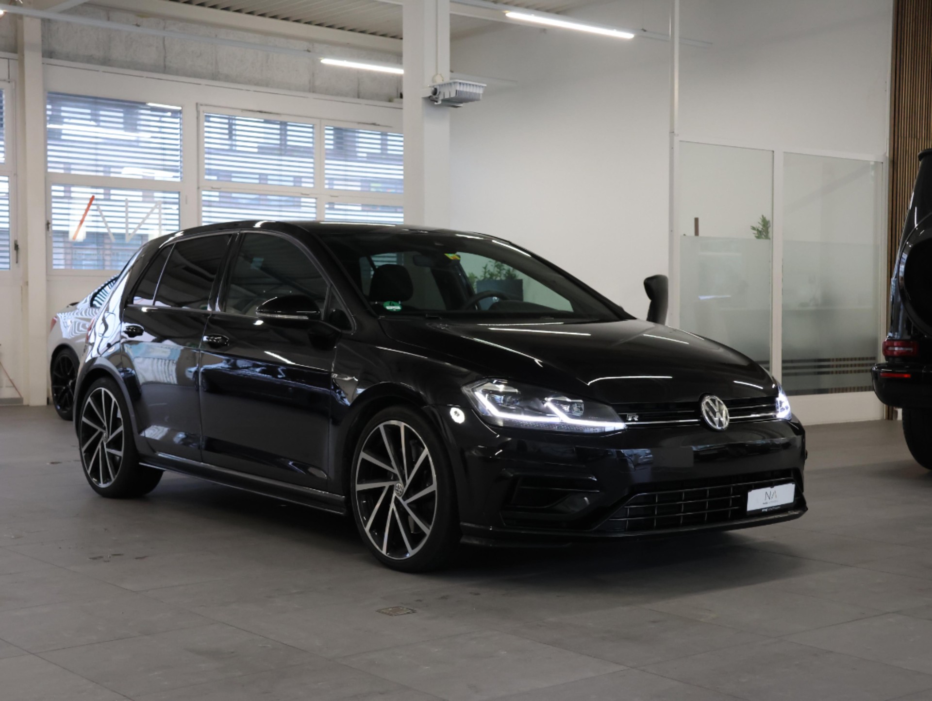 VW Golf 2.0 TSI R 4Motion DSG *Sitzheizung* *Rückfahrkamera*-image-1