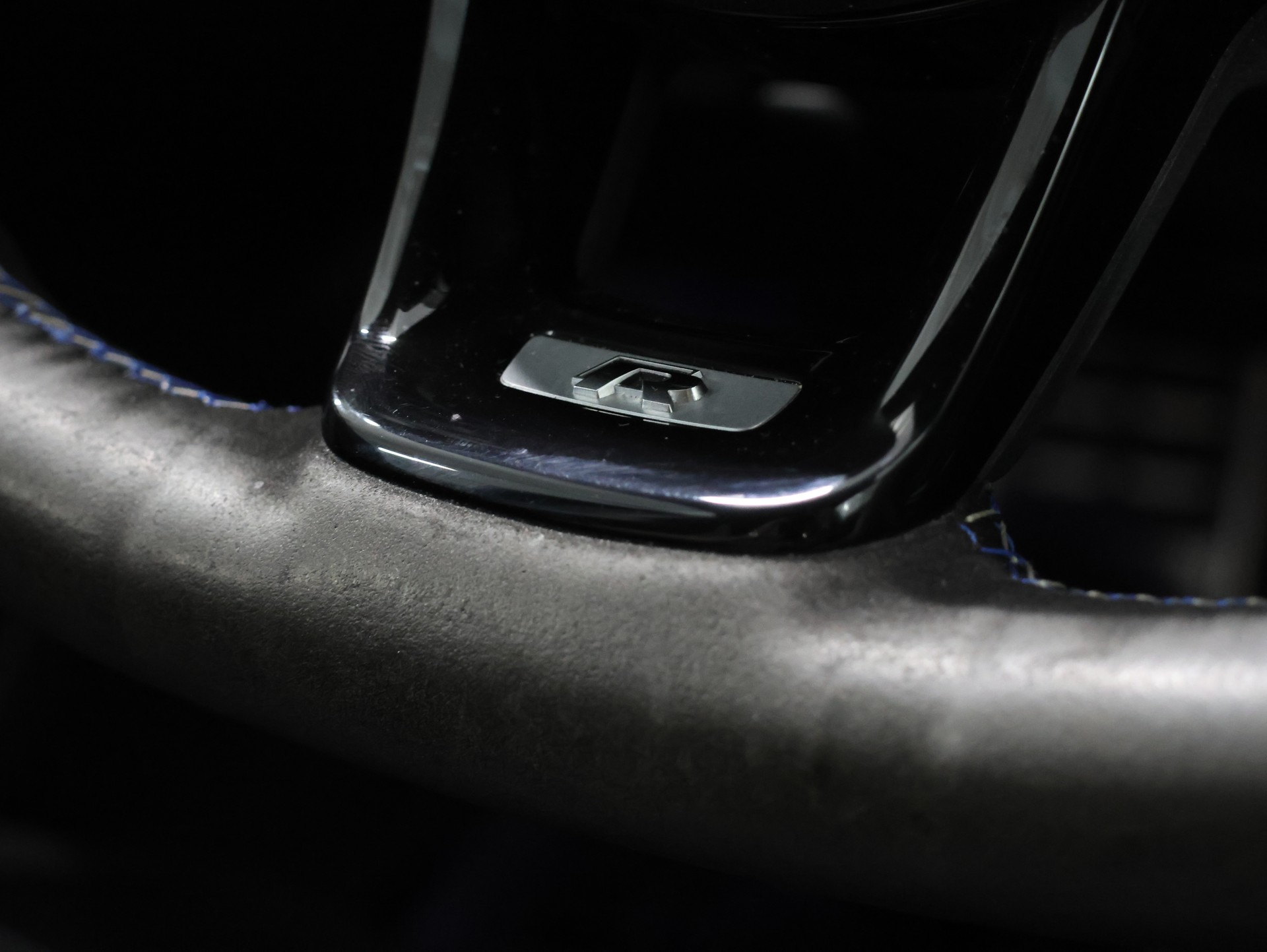 VW Golf 2.0 TSI R 4Motion DSG *Sitzheizung* *Rückfahrkamera*-image-19