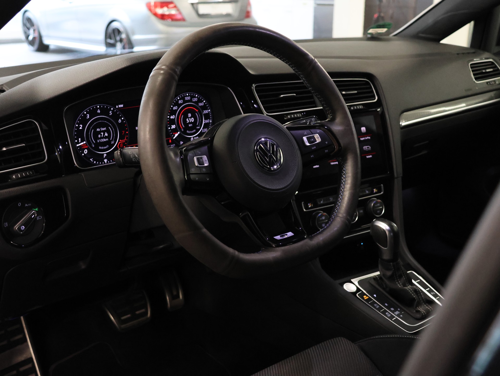 VW Golf 2.0 TSI R 4Motion DSG *Sitzheizung* *Rückfahrkamera*-image-18