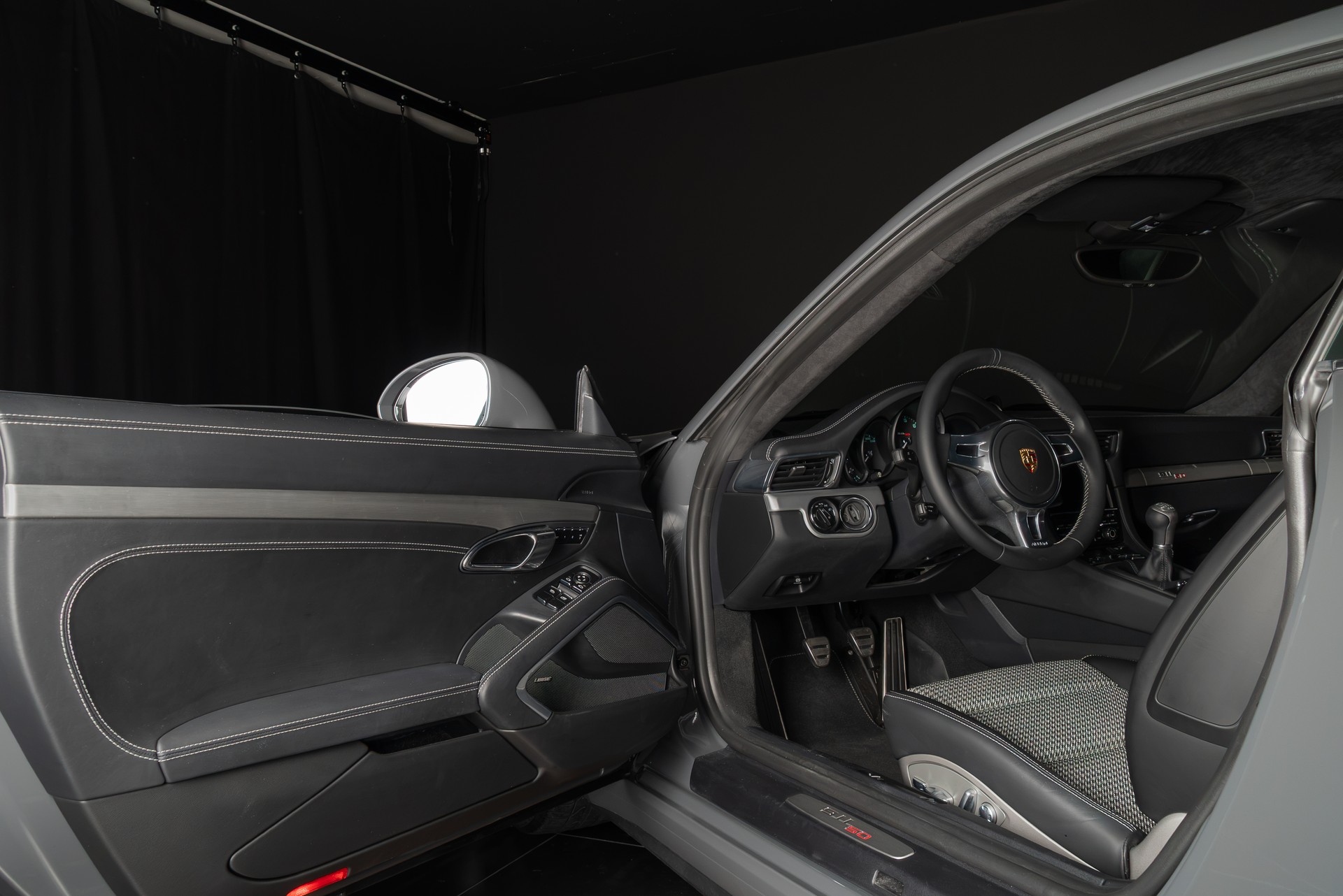PORSCHE 911 Carrera S 50 Years-image-10