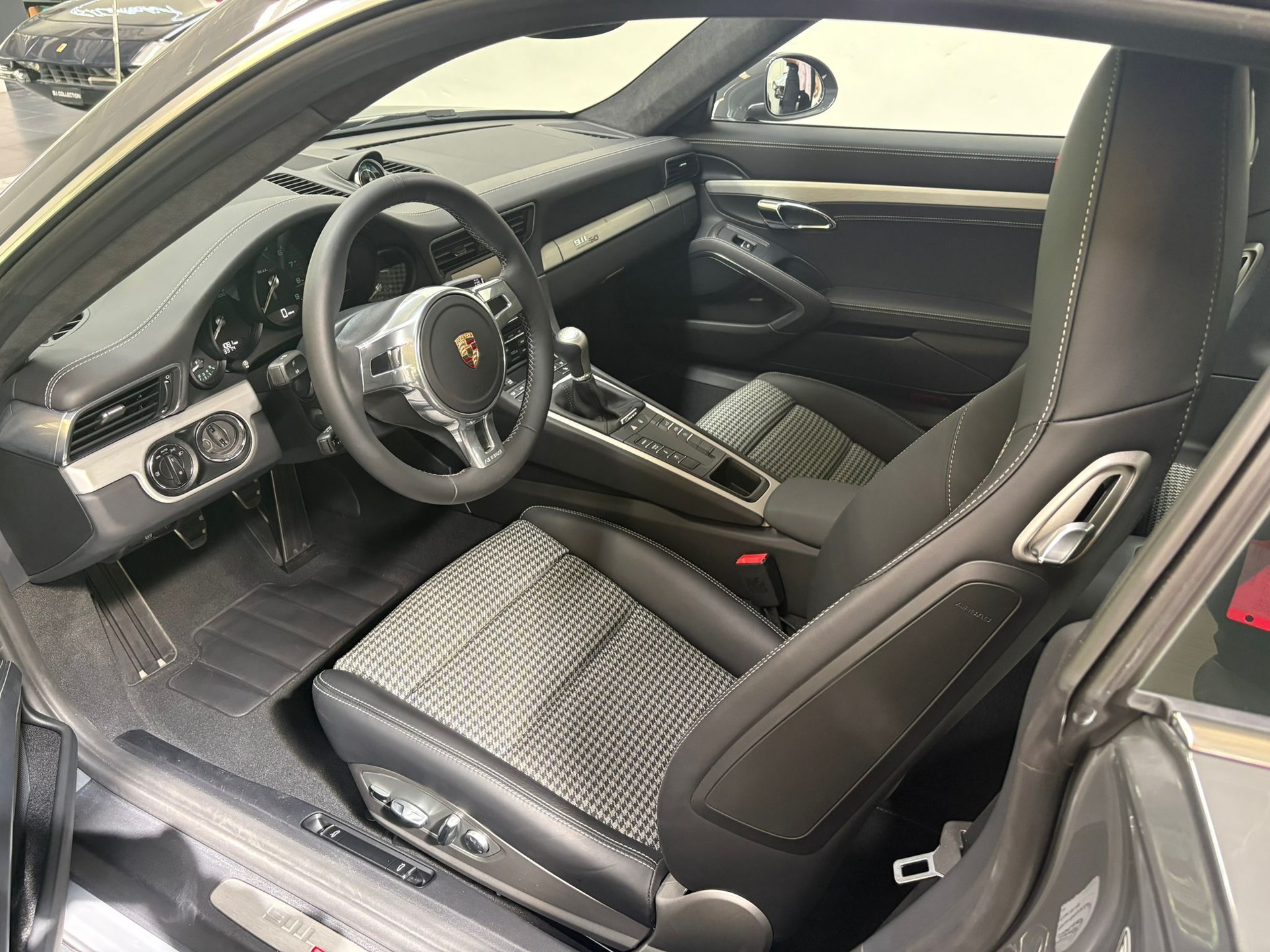 PORSCHE 911 Carrera S 50 Years-image-2