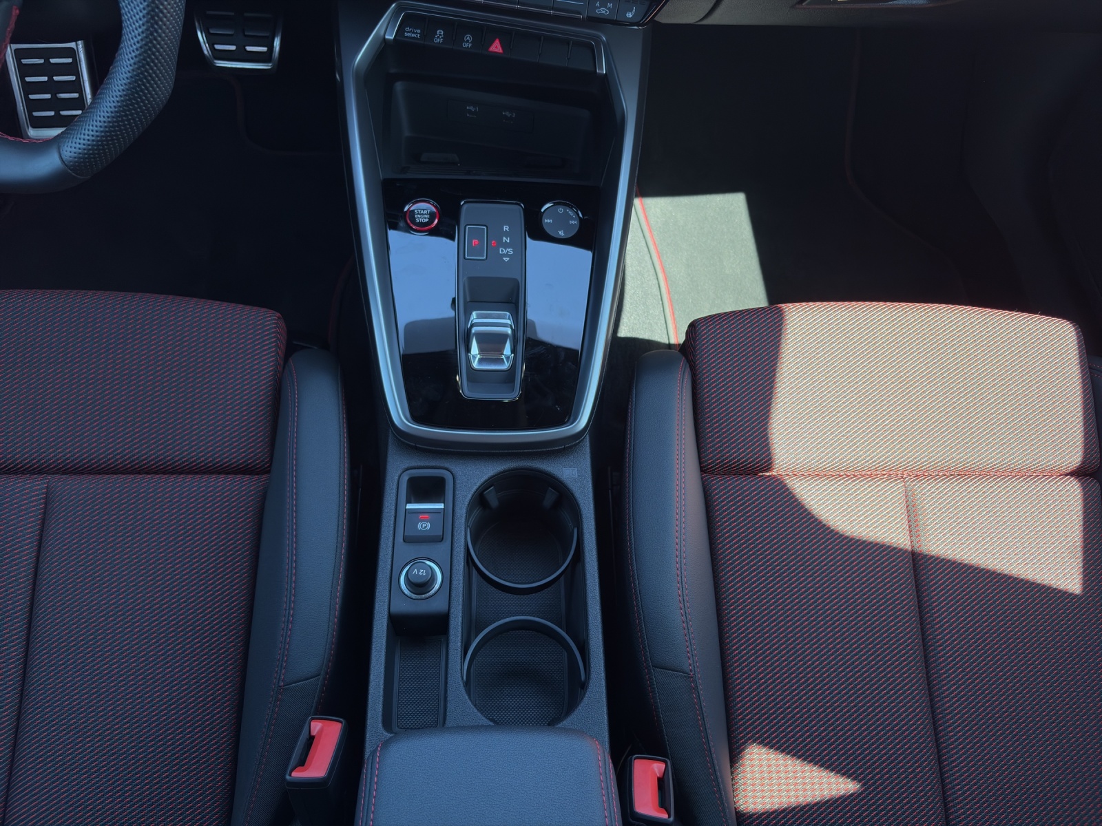 AUDI S3 Sportback 2.0 TFSI quattro S-tronic-image-14