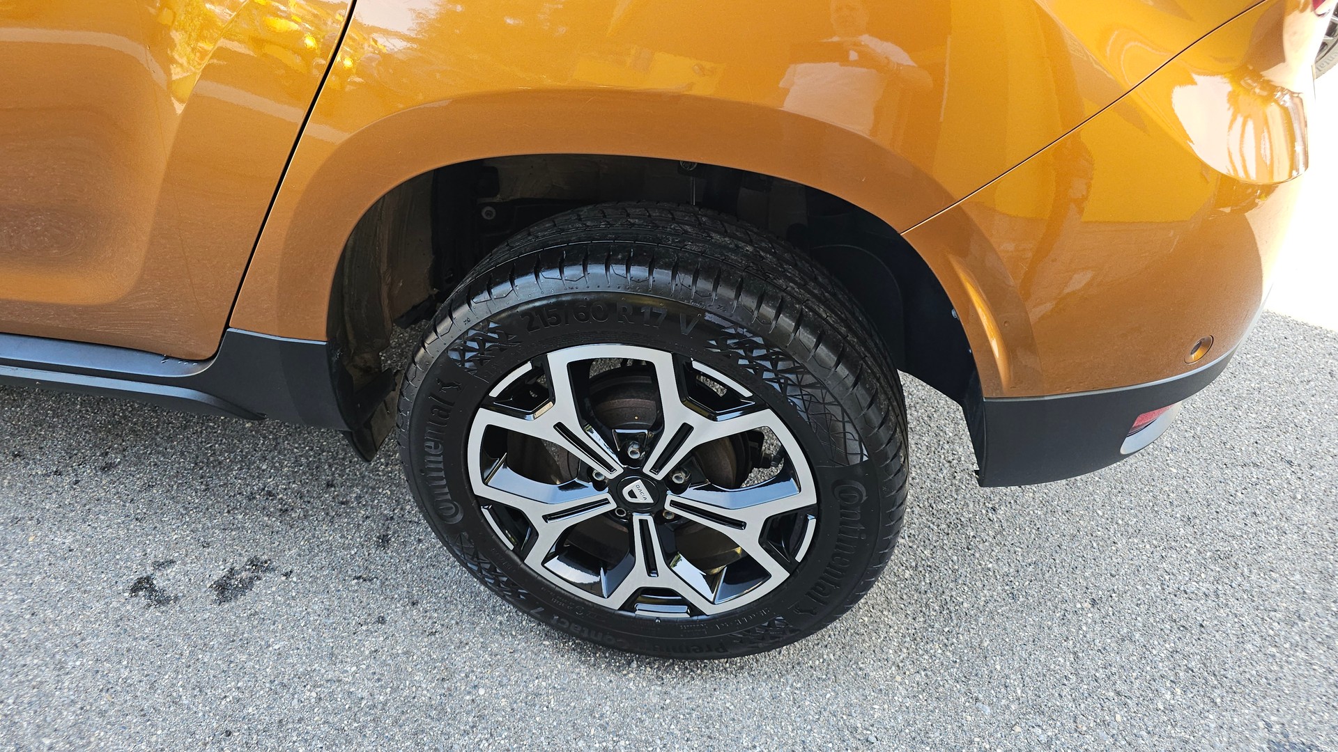 DACIA Duster TCe 150 Celebration 4x4-image-4
