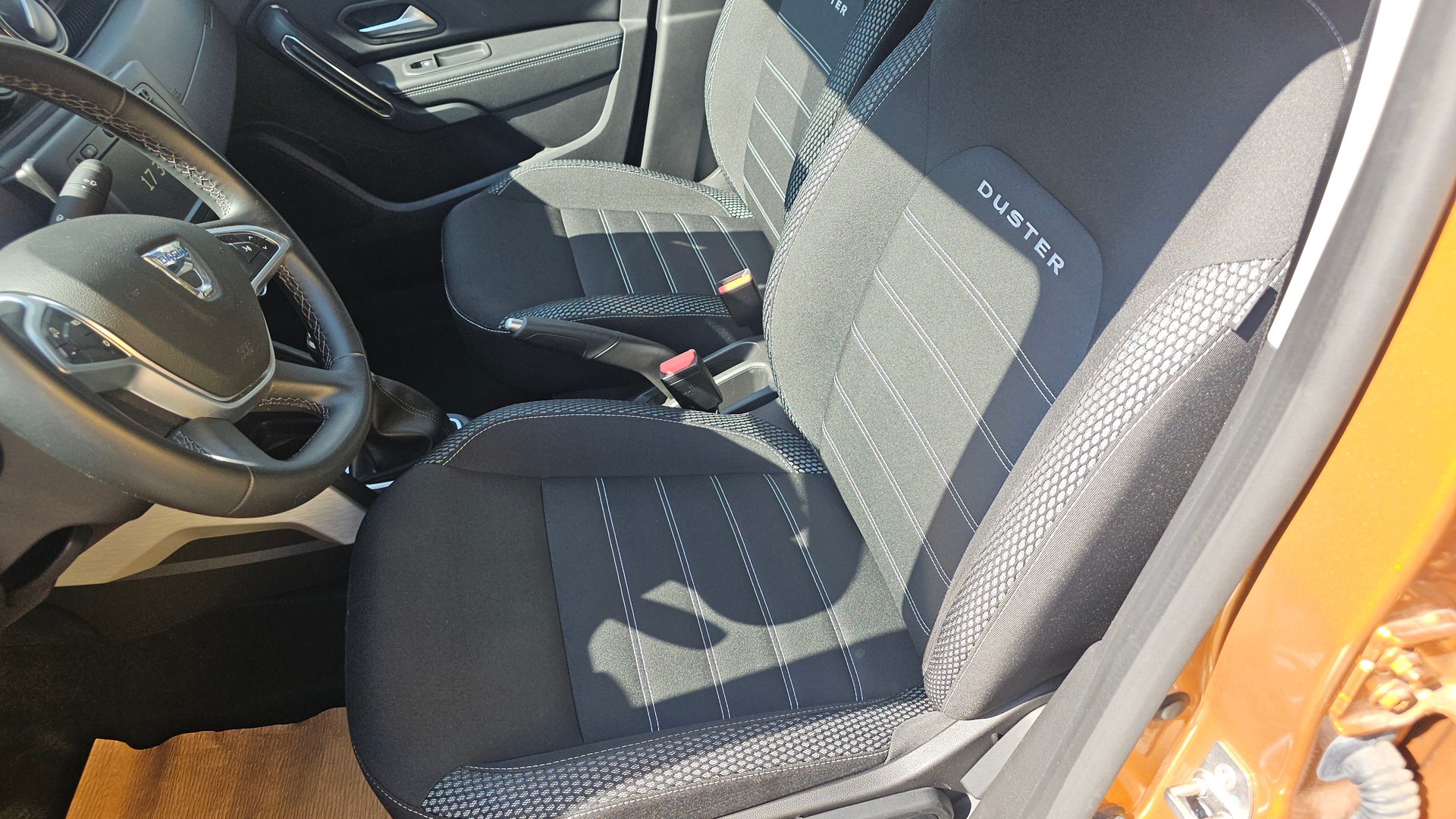 DACIA Duster TCe 150 Celebration 4x4-image-6