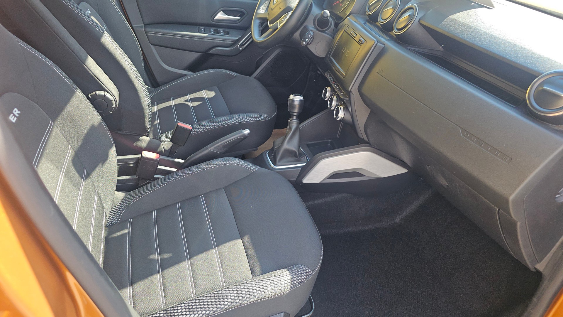 DACIA Duster TCe 150 Celebration 4x4-image-12