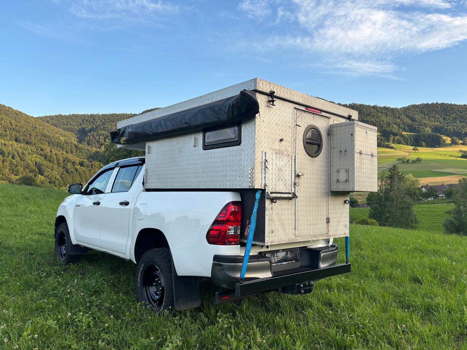 TOYOTA Hilux 2.4D-4D Luna Double Cab 4x4-image-3