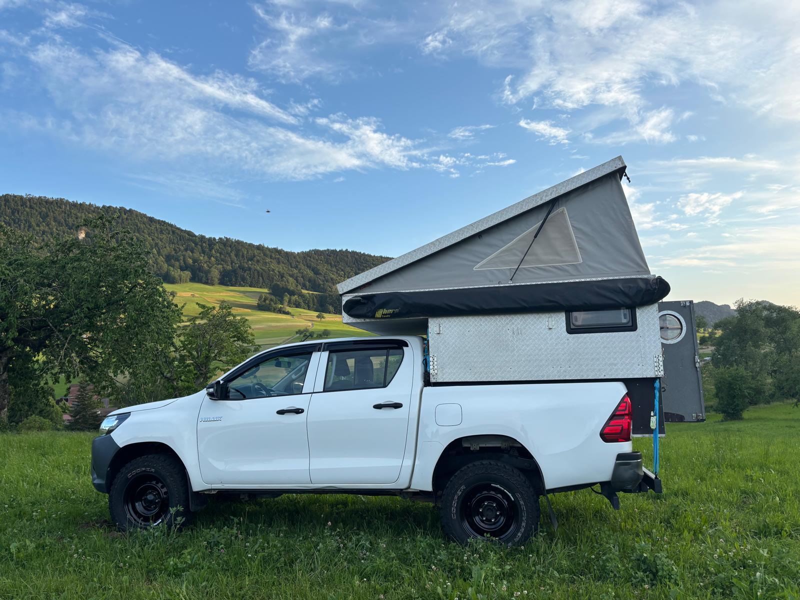 TOYOTA Hilux 2.4D-4D Luna Double Cab 4x4-image-2