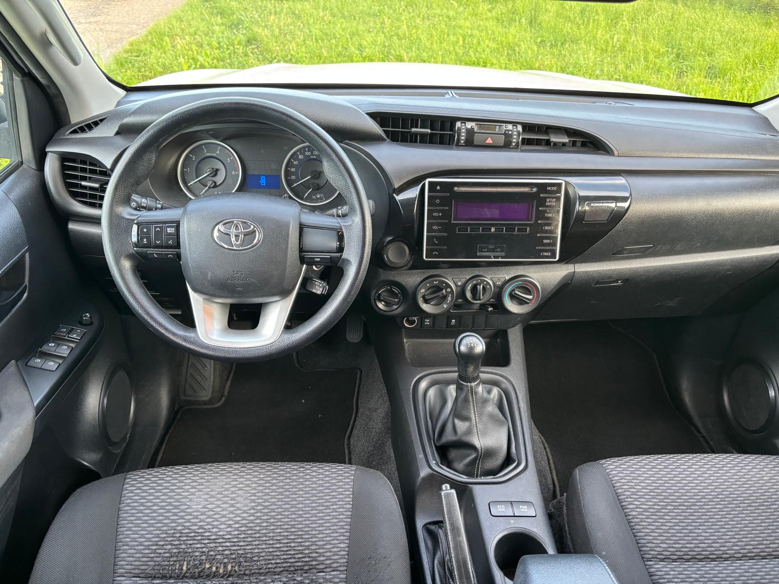 TOYOTA Hilux 2.4D-4D Luna Double Cab 4x4-image-7