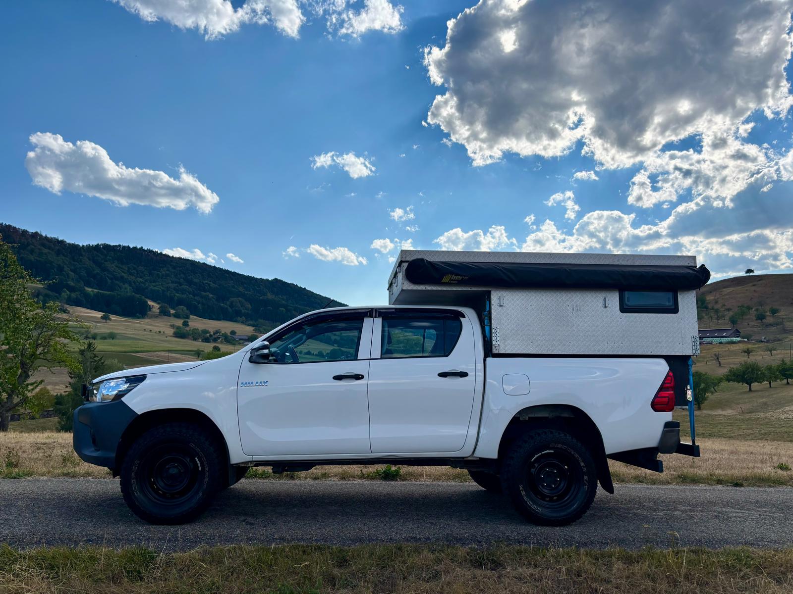 TOYOTA Hilux 2.4D-4D Luna Double Cab 4x4-image-3