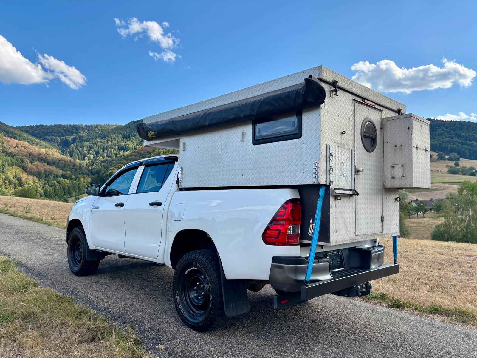 TOYOTA Hilux 2.4D-4D Luna Double Cab 4x4-image-4