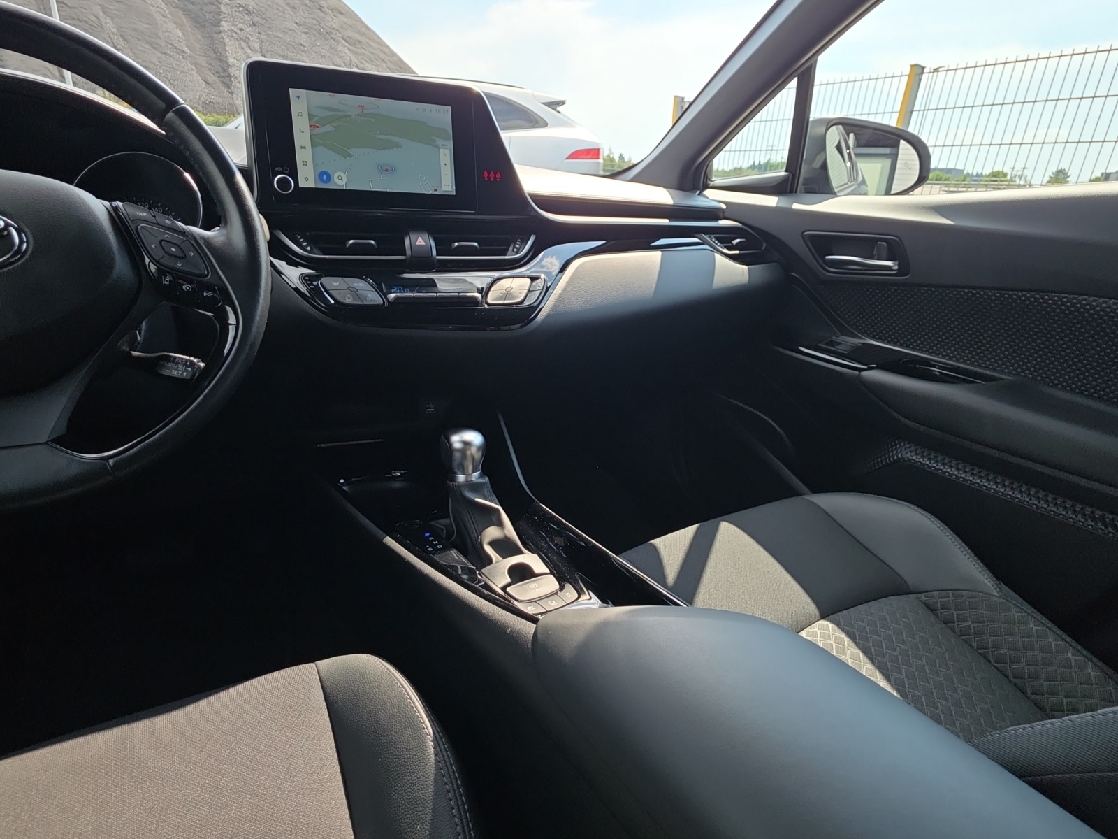 TOYOTA C-HR 2.0 HSD CVT Trend-image-12
