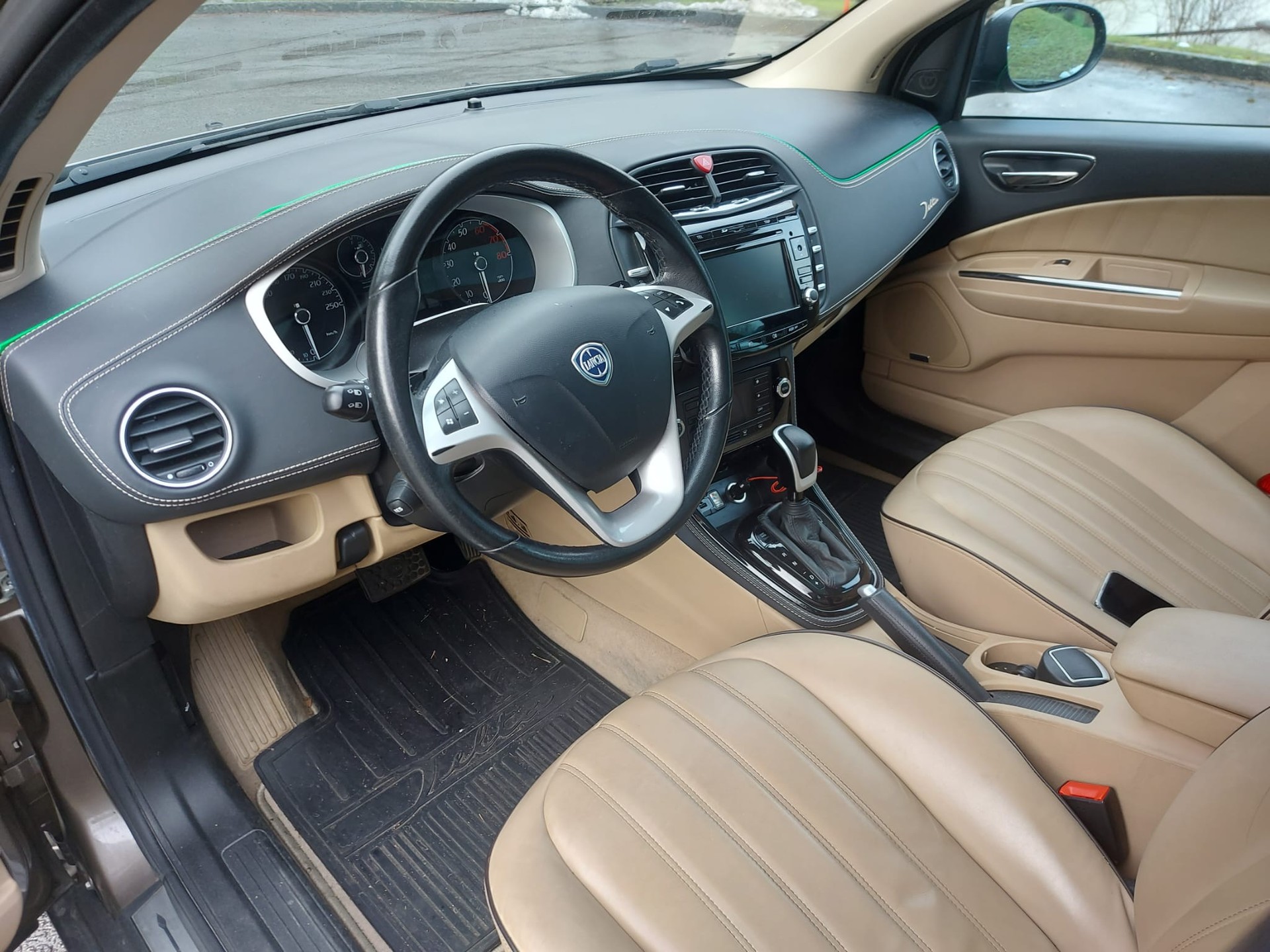 LANCIA Delta 1.8 Turbo-Jet Executive Sportronic-image-8