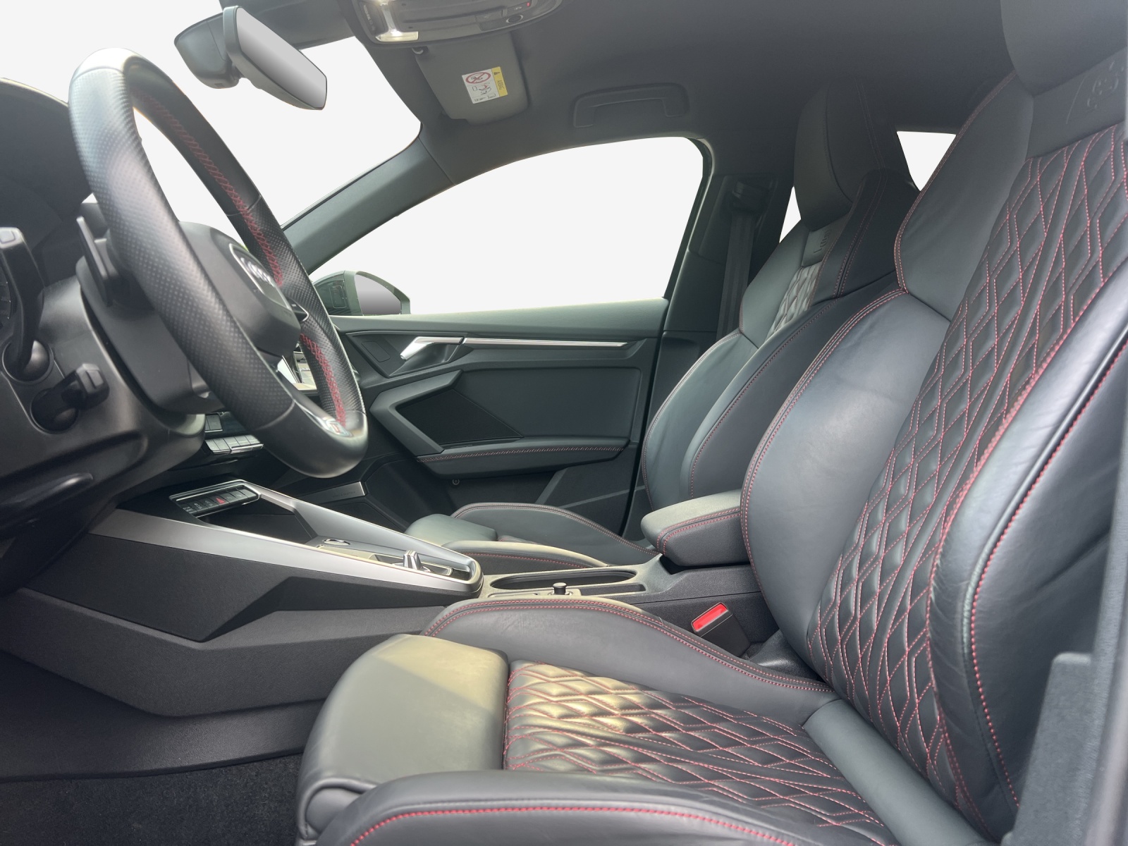 AUDI S3 Sportback 2.0 TFSI quattro S-tronic-image-8