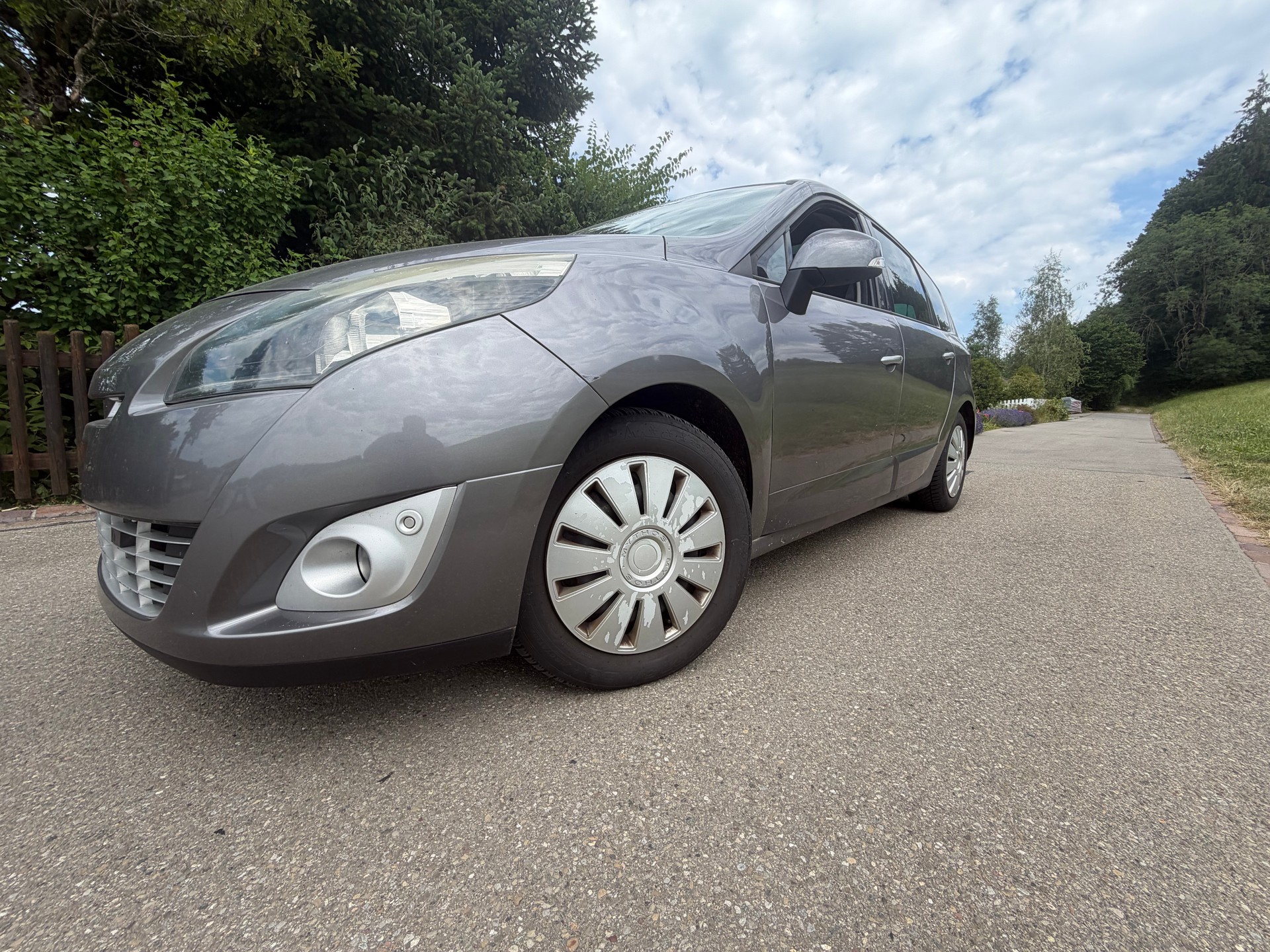 RENAULT Grand Scénic 1.4 16V Turbo Expression-image-1