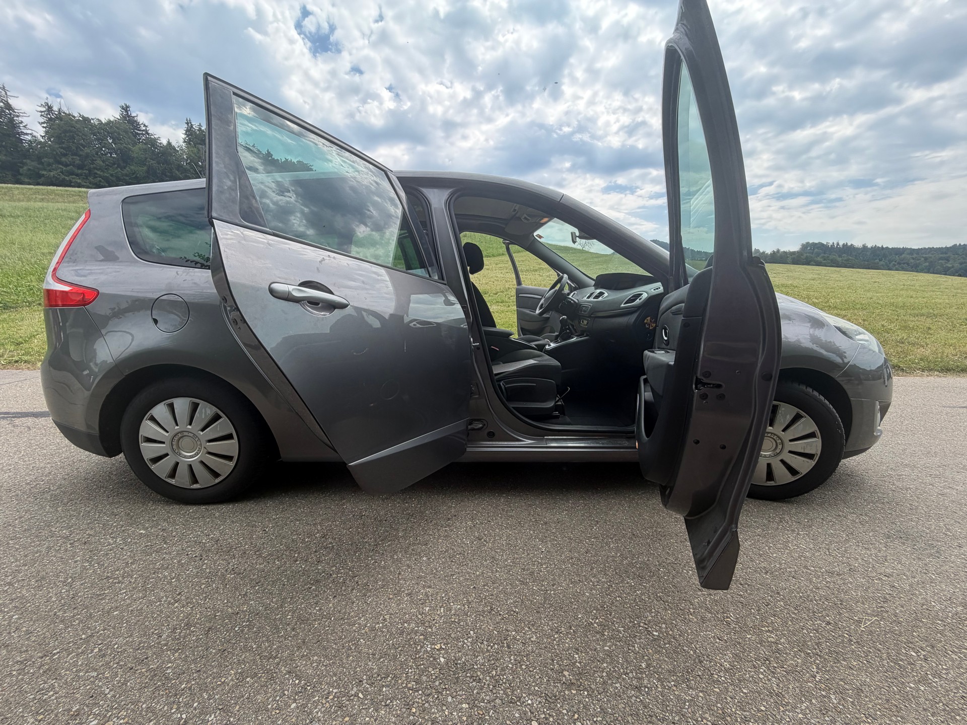 RENAULT Grand Scénic 1.4 16V Turbo Expression-image-4