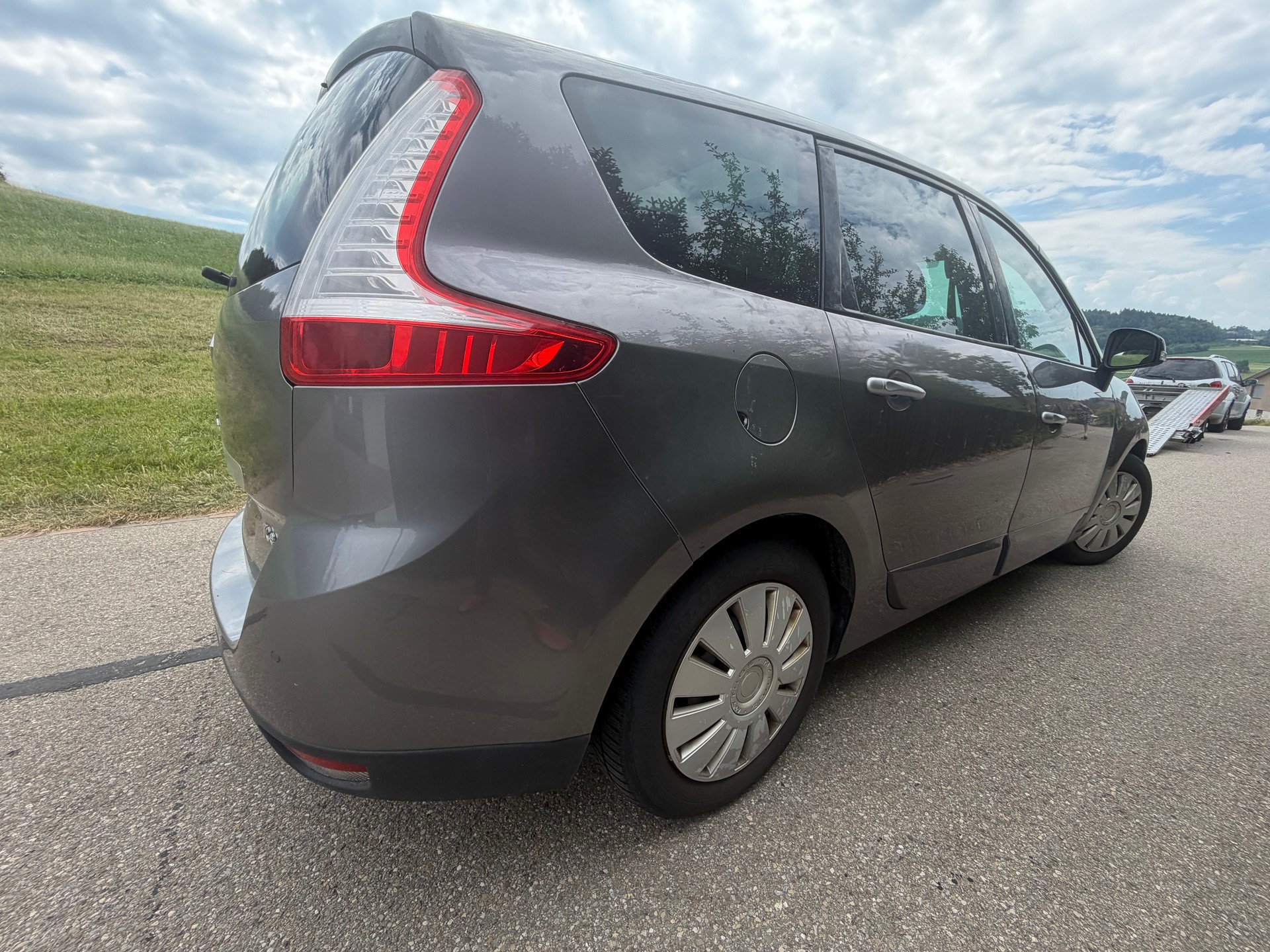 RENAULT Grand Scénic 1.4 16V Turbo Expression-image-7