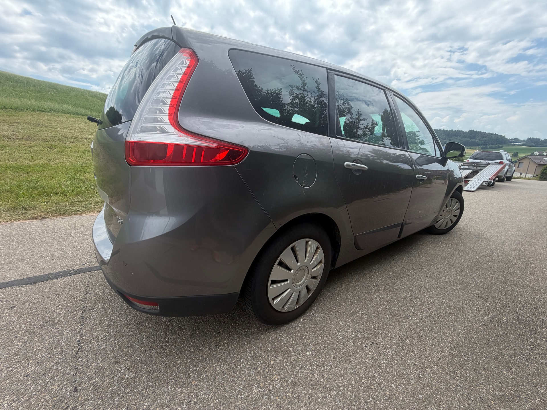 RENAULT Grand Scénic 1.4 16V Turbo Expression-image-6