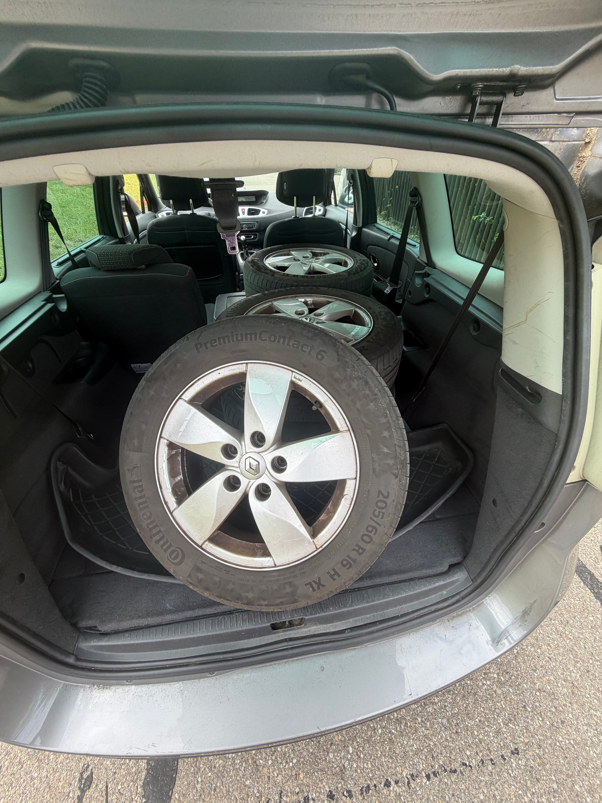 RENAULT Grand Scénic 1.4 16V Turbo Expression-image-9