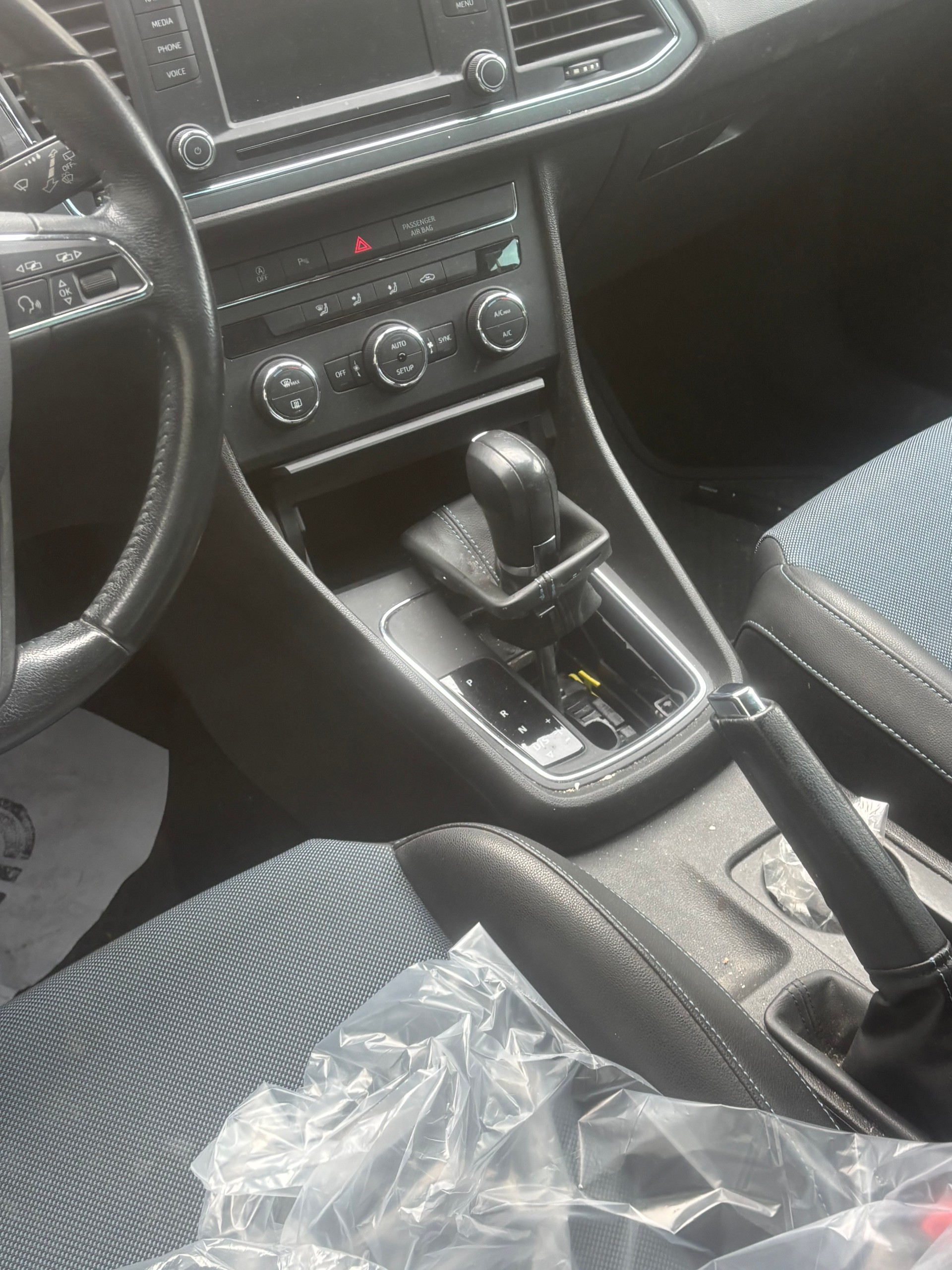 SEAT LEON-image-7