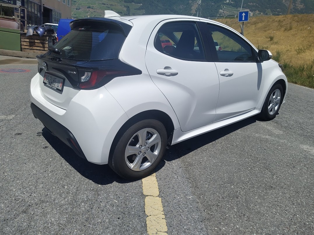 TOYOTA 1.5 VVT-i HSD Comfort-image-4