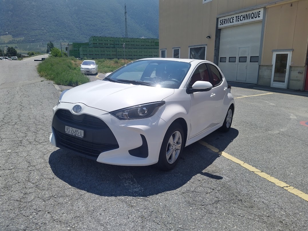 TOYOTA 1.5 VVT-i HSD Comfort-image-1