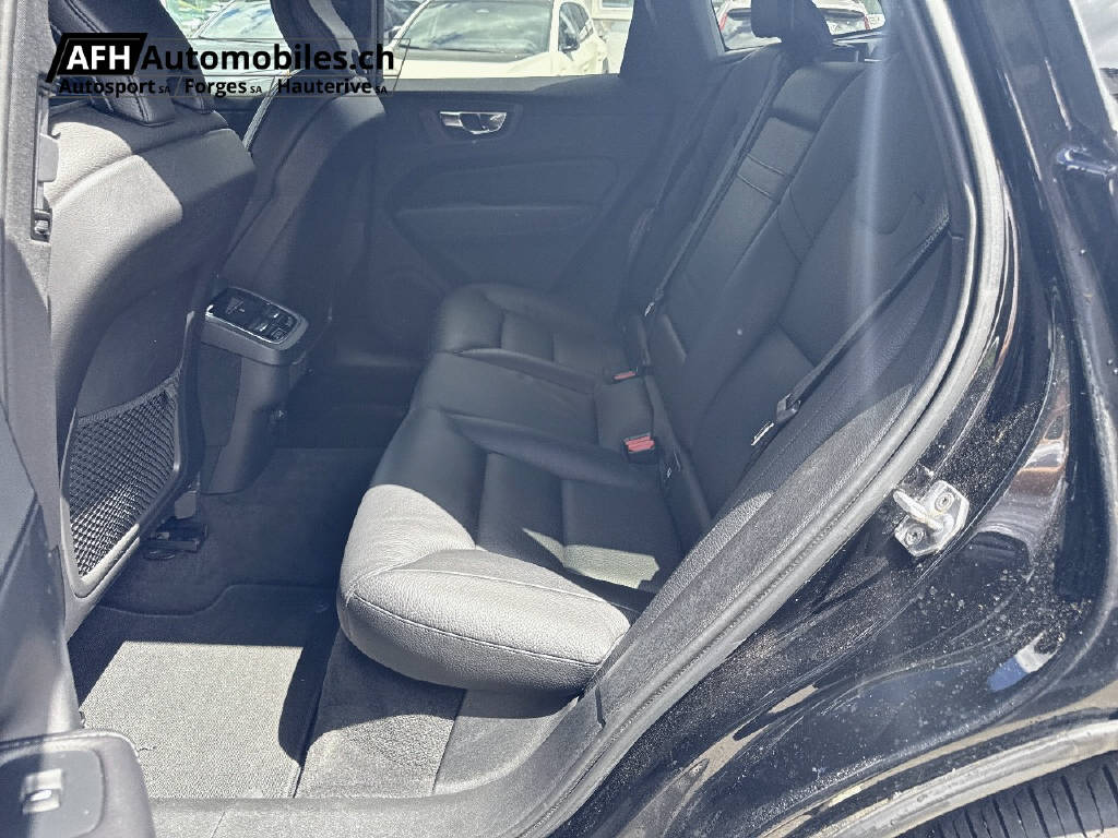 VOLVO XC60 2.0 T5 Momentum AWD-image-14