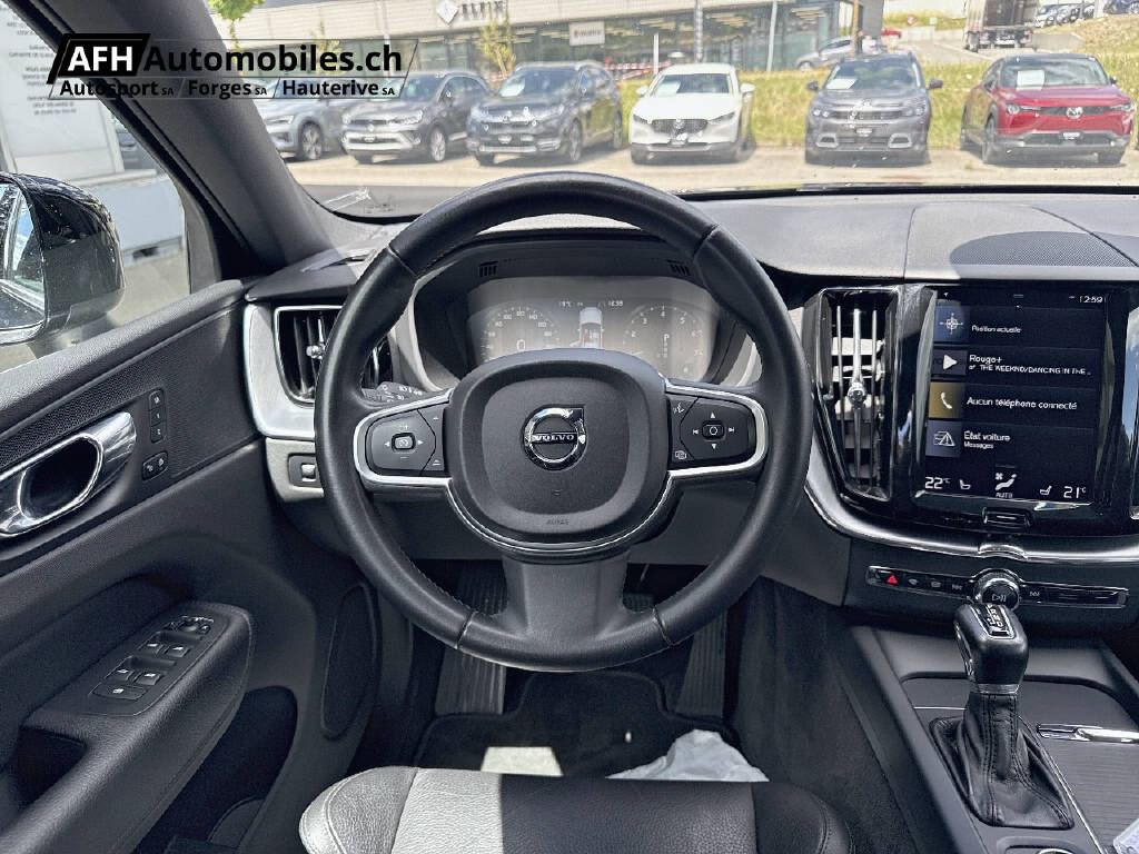 VOLVO XC60 2.0 T5 Momentum AWD-image-10