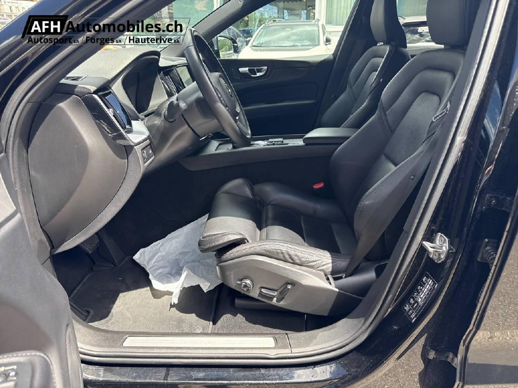 VOLVO XC60 2.0 T5 Momentum AWD-image-13