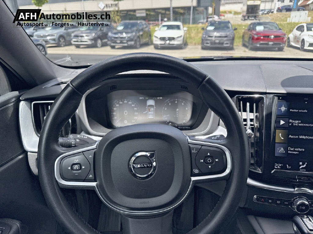 VOLVO XC60 2.0 T5 Momentum AWD-image-11