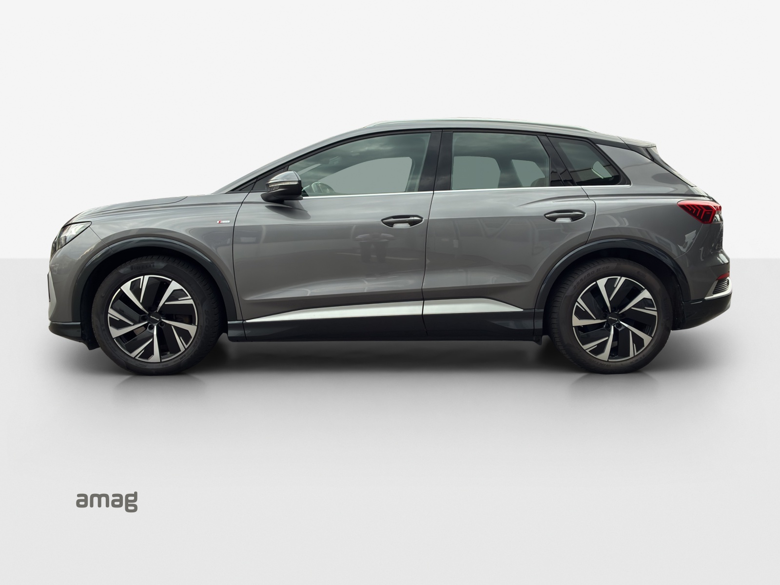 AUDI Q4 e-tron 50 quattro-showroom-element-1