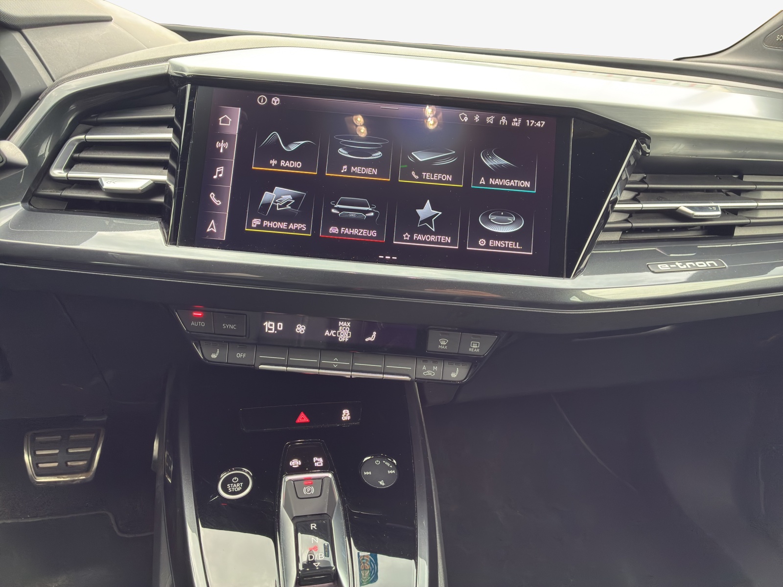 AUDI Q4 e-tron 50 quattro-image-10