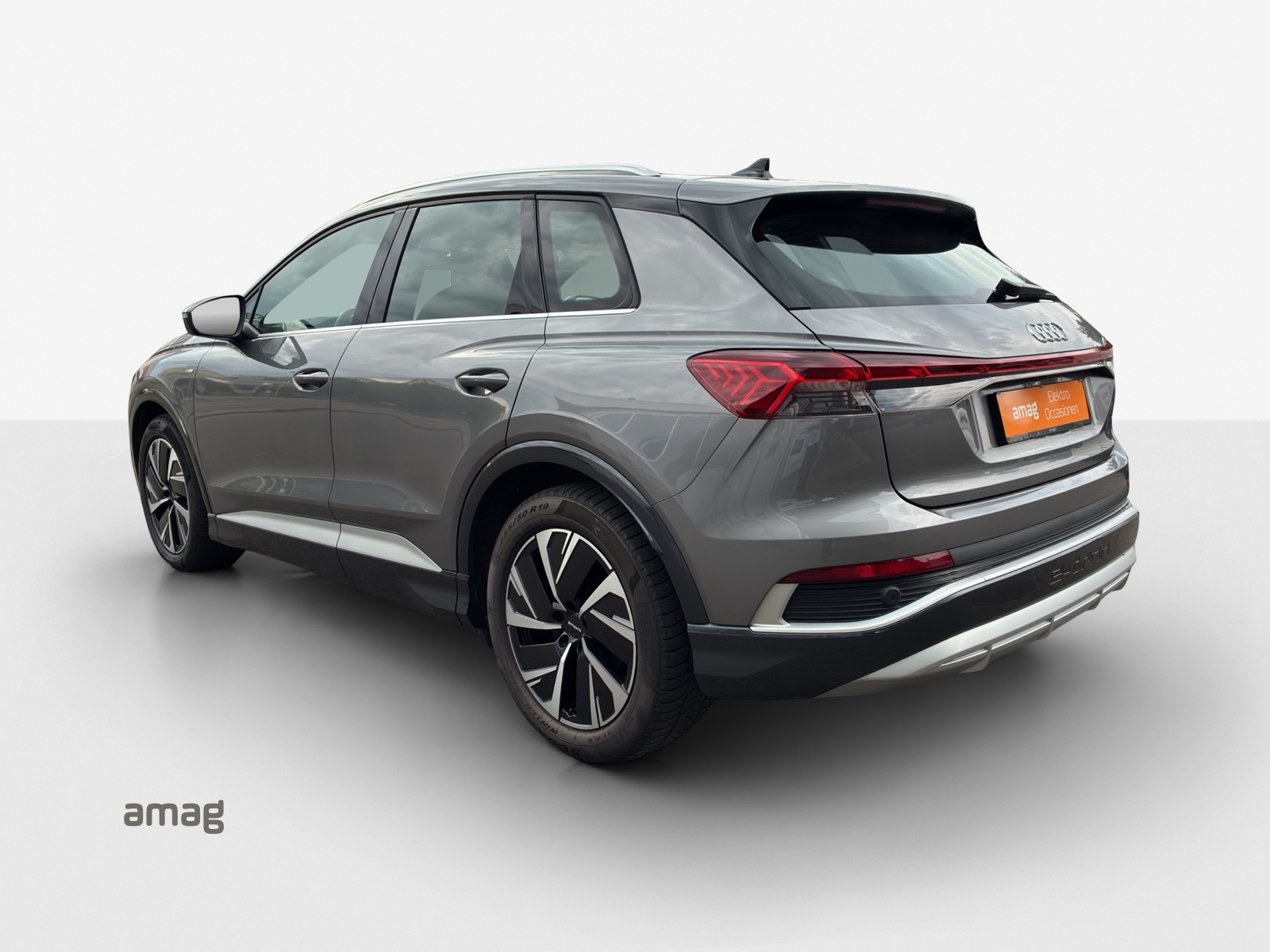 AUDI Q4 e-tron 50 quattro-showroom-element-2