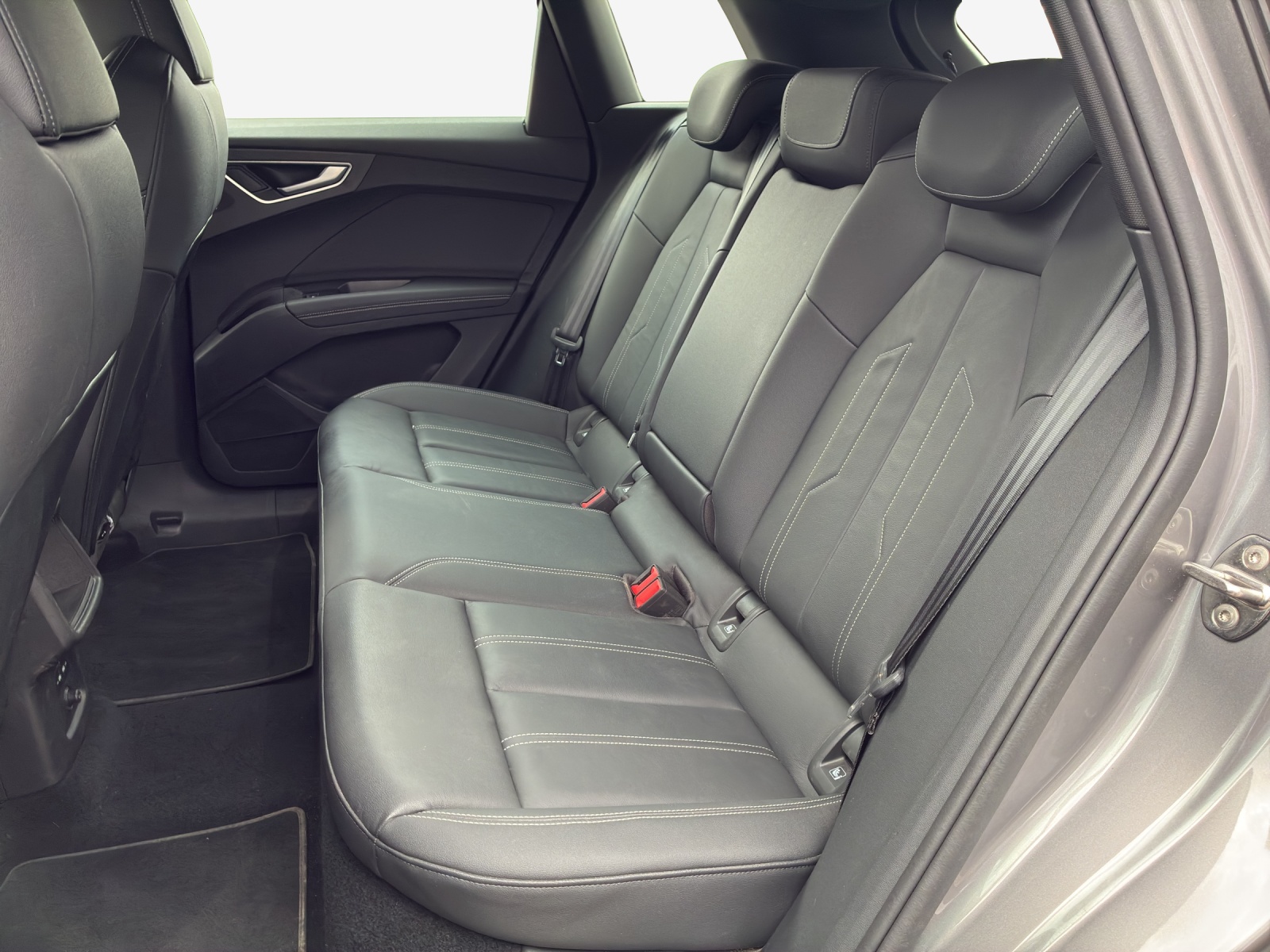 AUDI Q4 e-tron 50 quattro-image-11