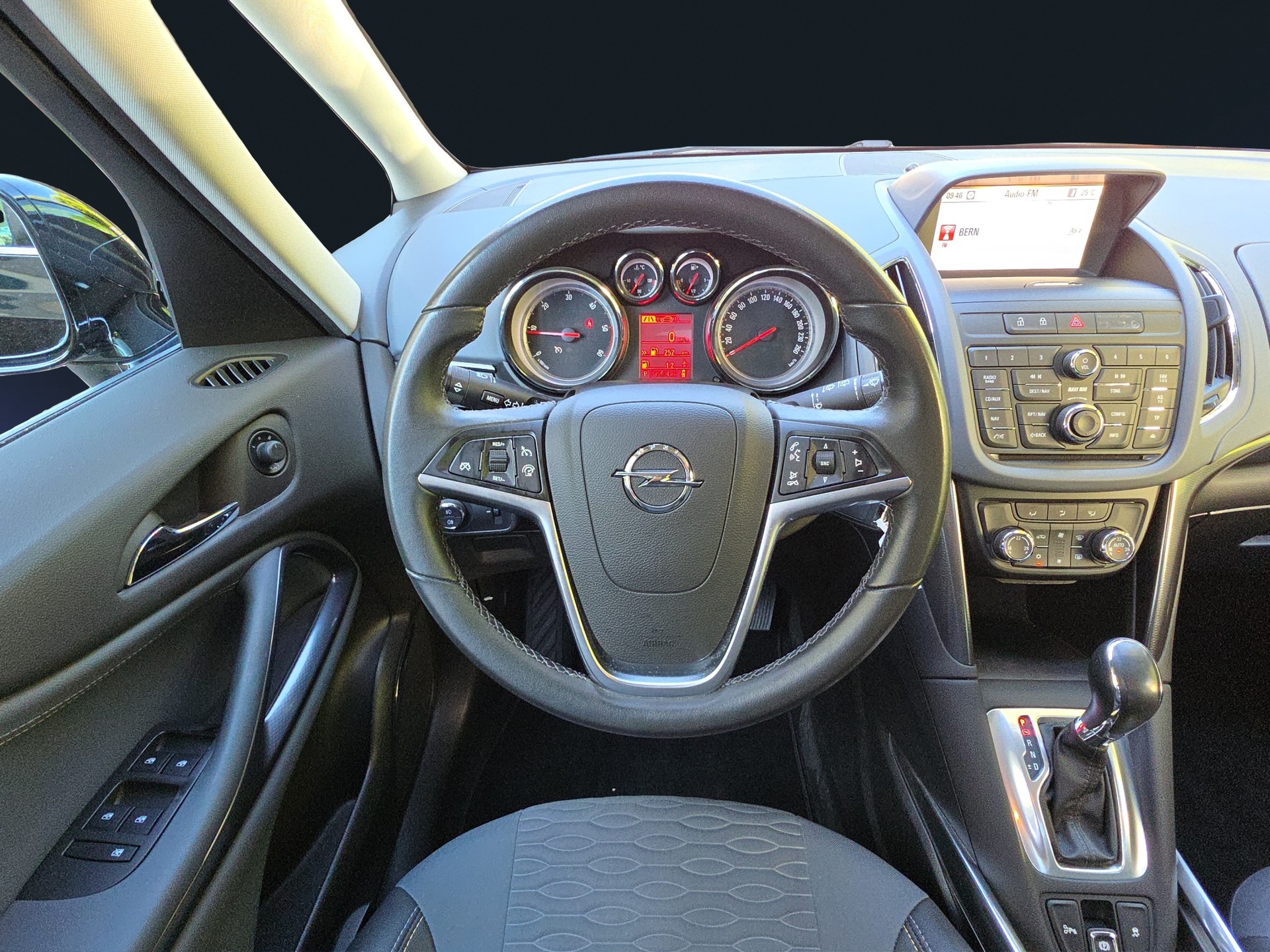 OPEL Zafira Tourer 2.0 CDTi Cosmo Automatic-image-11