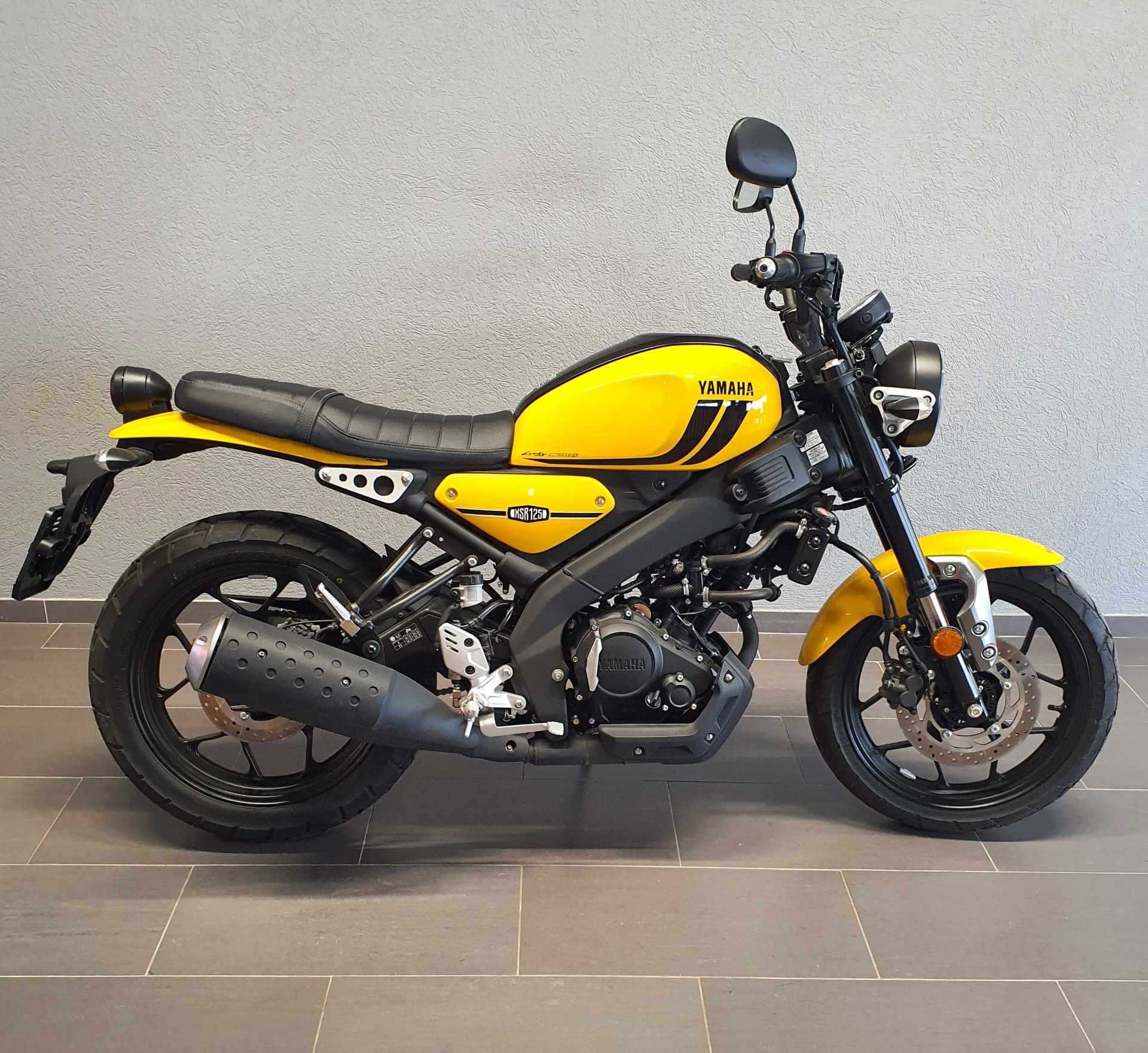 YAMAHA XSR 125-image-1