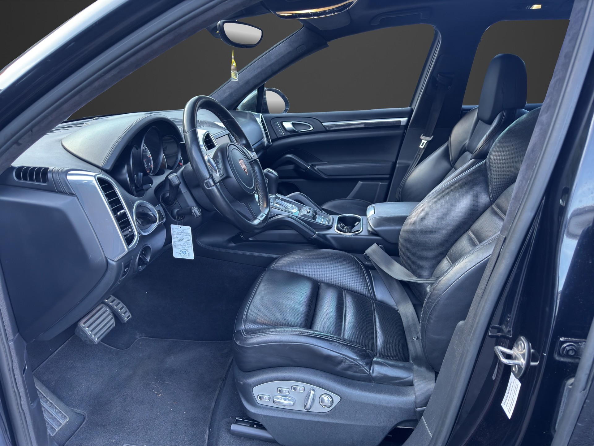 PORSCHE Cayenne Turbo-image-9