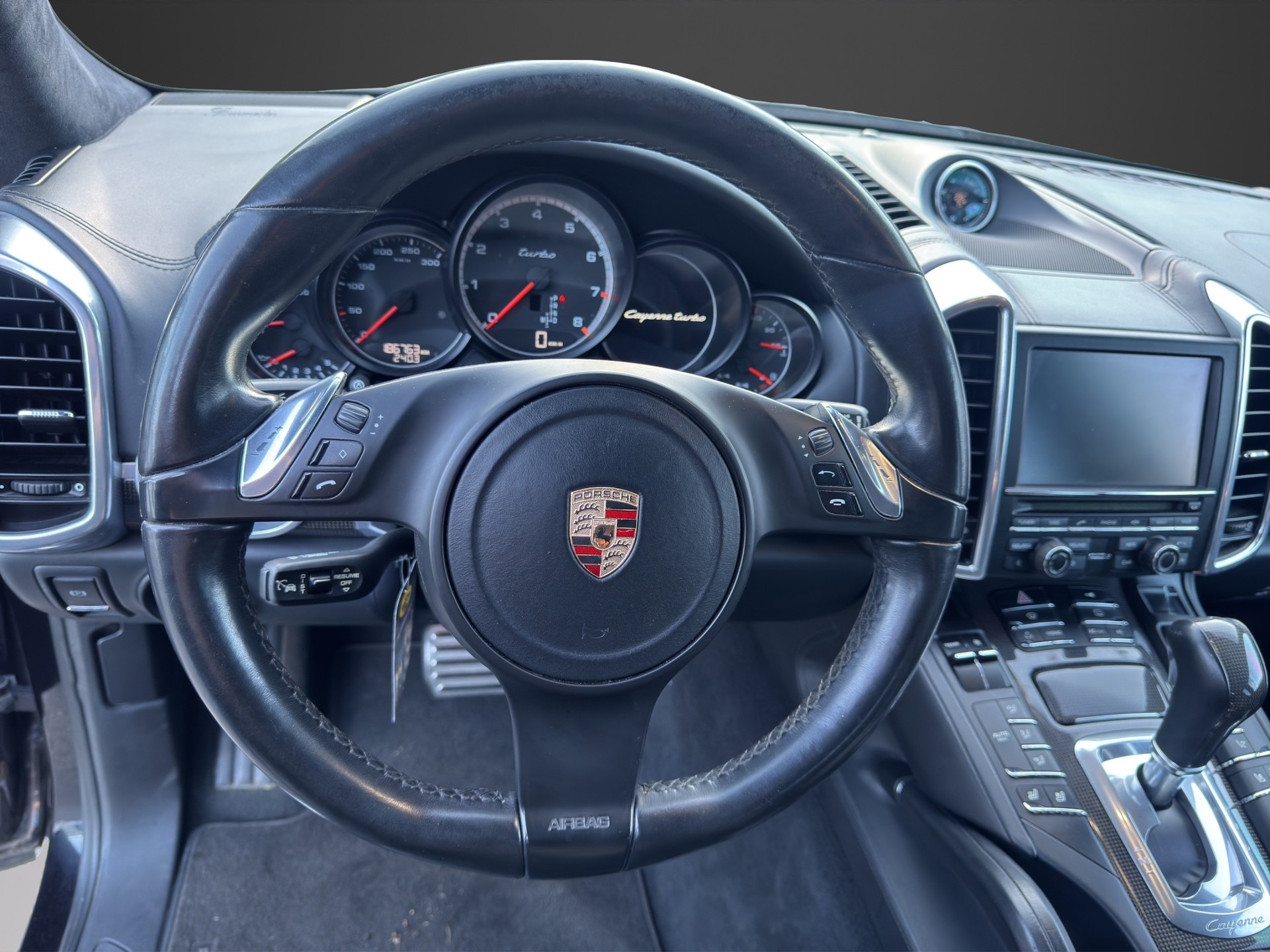 PORSCHE Cayenne Turbo-image-8
