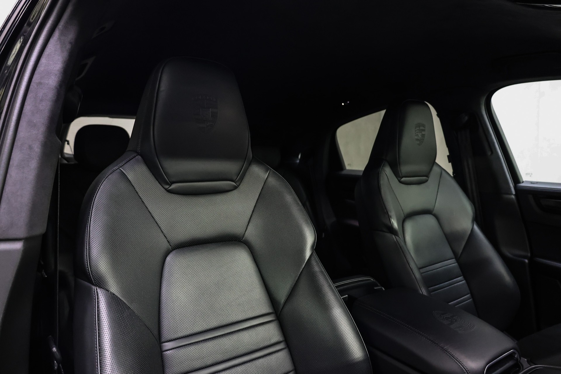 PORSCHE Cayenne Turbo GT Coupé 4.0 V8-image-17