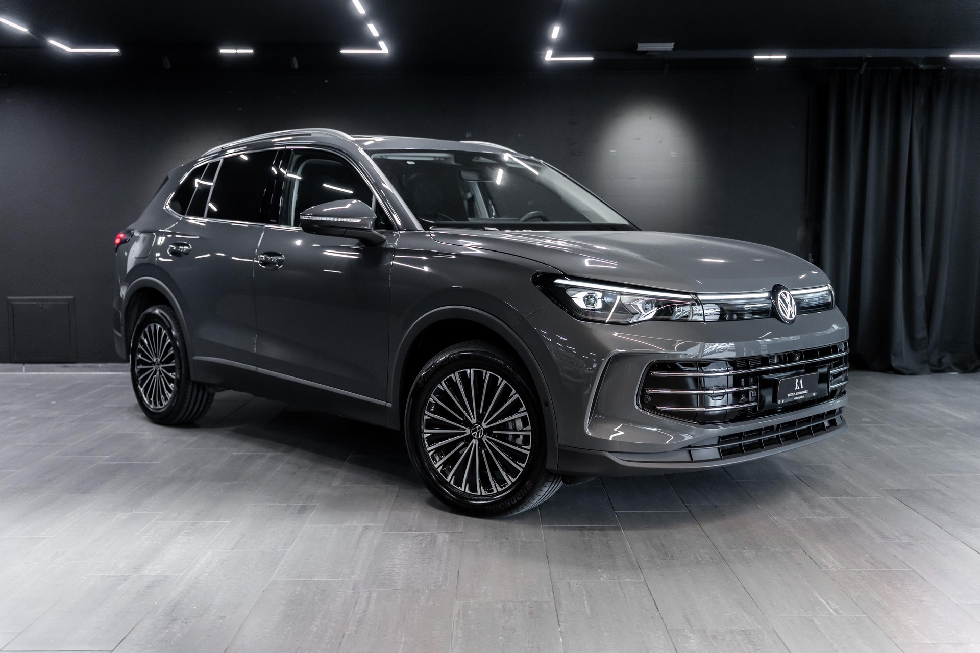 VW Tiguan 2.0 TSI DSG Elegance 4Motion / CH Auto / Werksgarantie / Gratis Service / 8 Fach-image-0