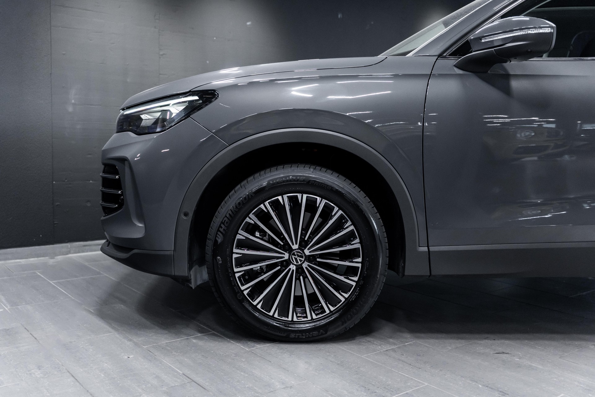 VW Tiguan 2.0 TSI DSG Elegance 4Motion / CH Auto / Werksgarantie / Gratis Service / 8 Fach-image-3
