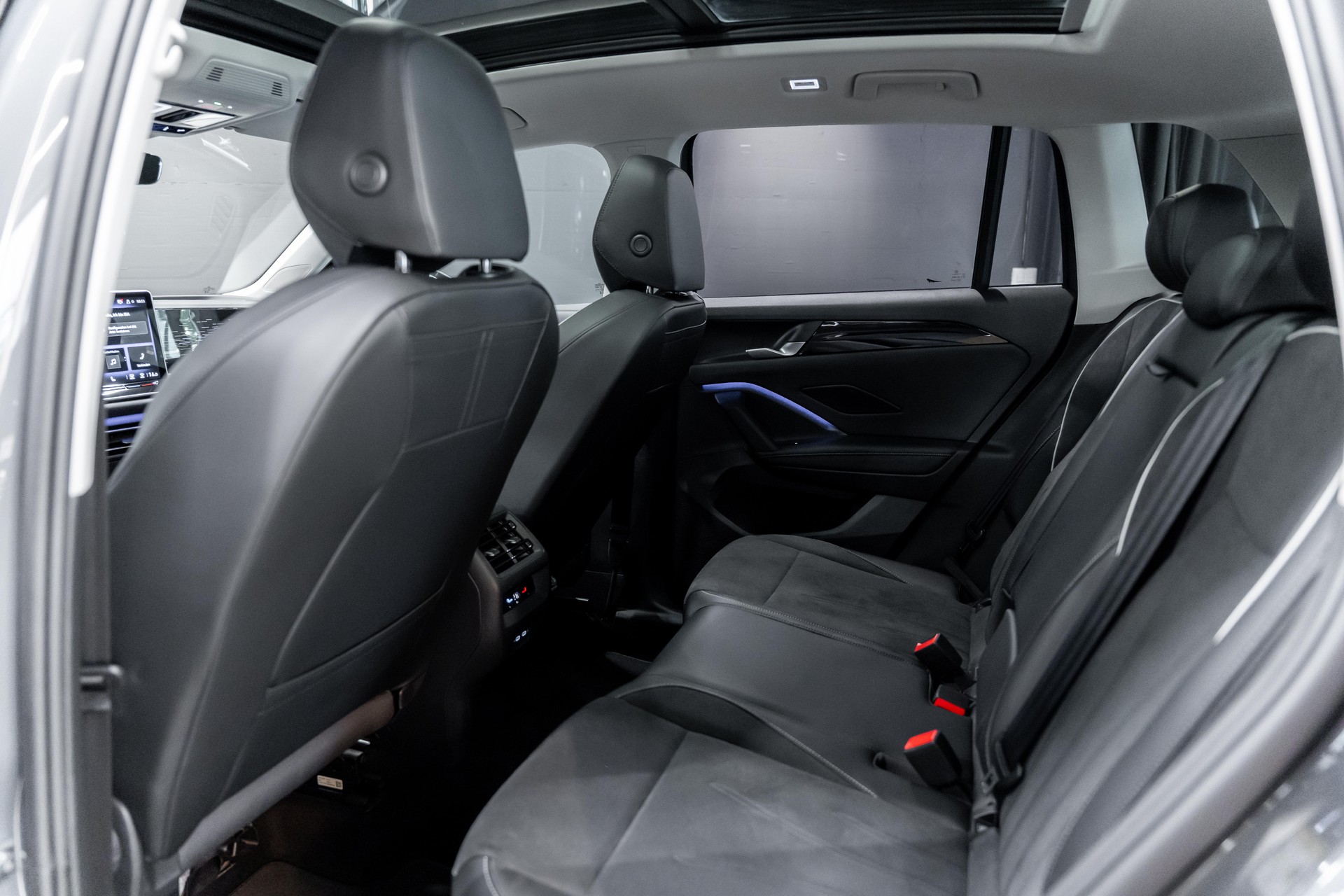 VW Tiguan 2.0 TSI DSG Elegance 4Motion / CH Auto / Werksgarantie / Gratis Service / 8 Fach-image-10