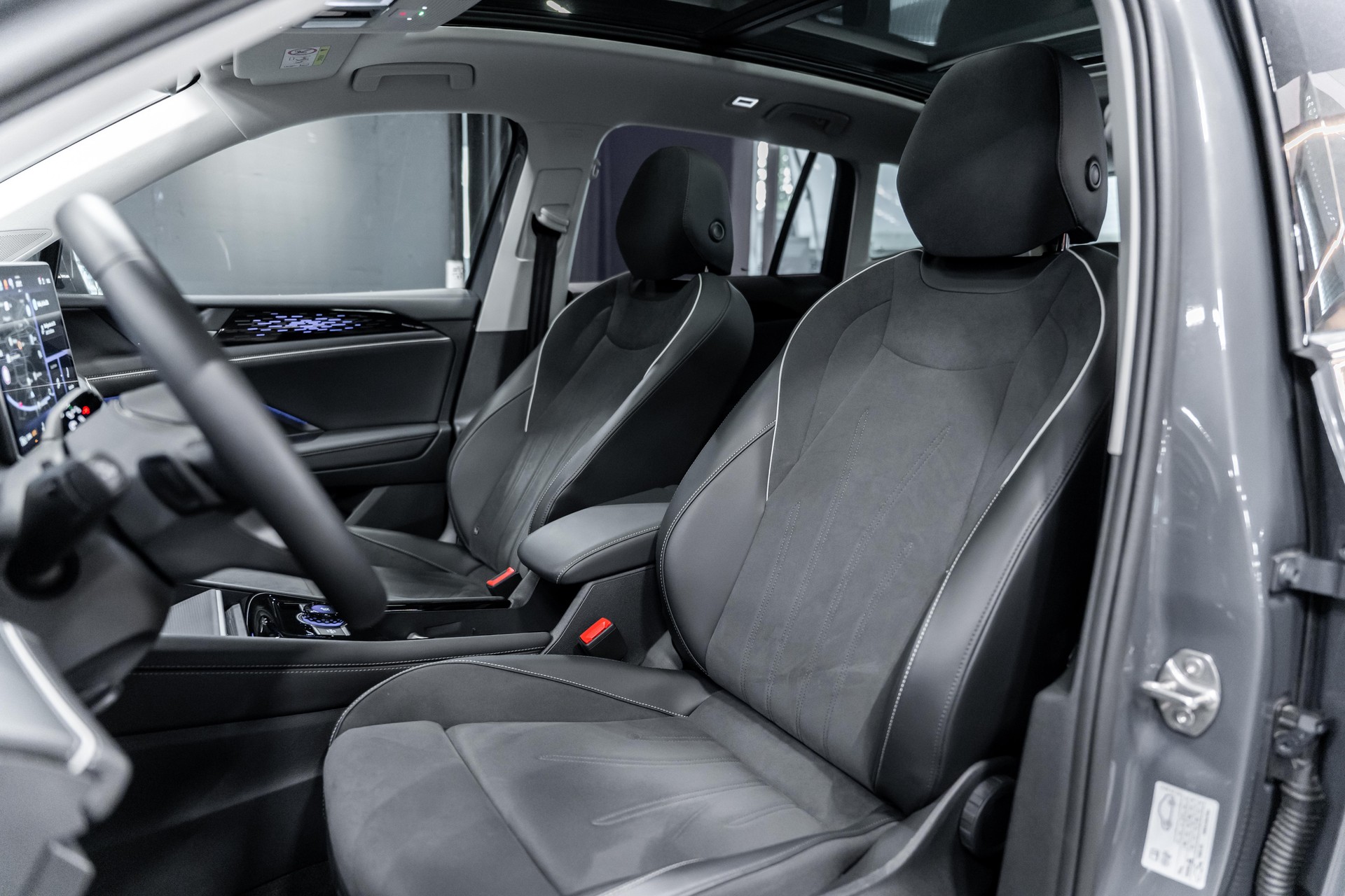 VW Tiguan 2.0 TSI DSG Elegance 4Motion / CH Auto / Werksgarantie / Gratis Service / 8 Fach-image-11