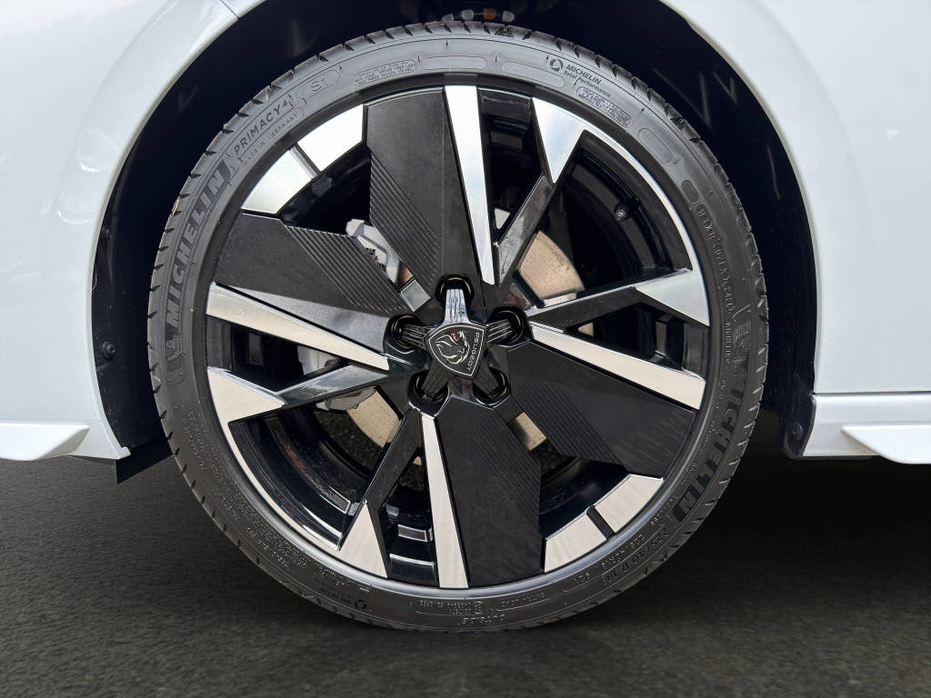 PEUGEOT 308 1.2 Hybrid GT-image-9