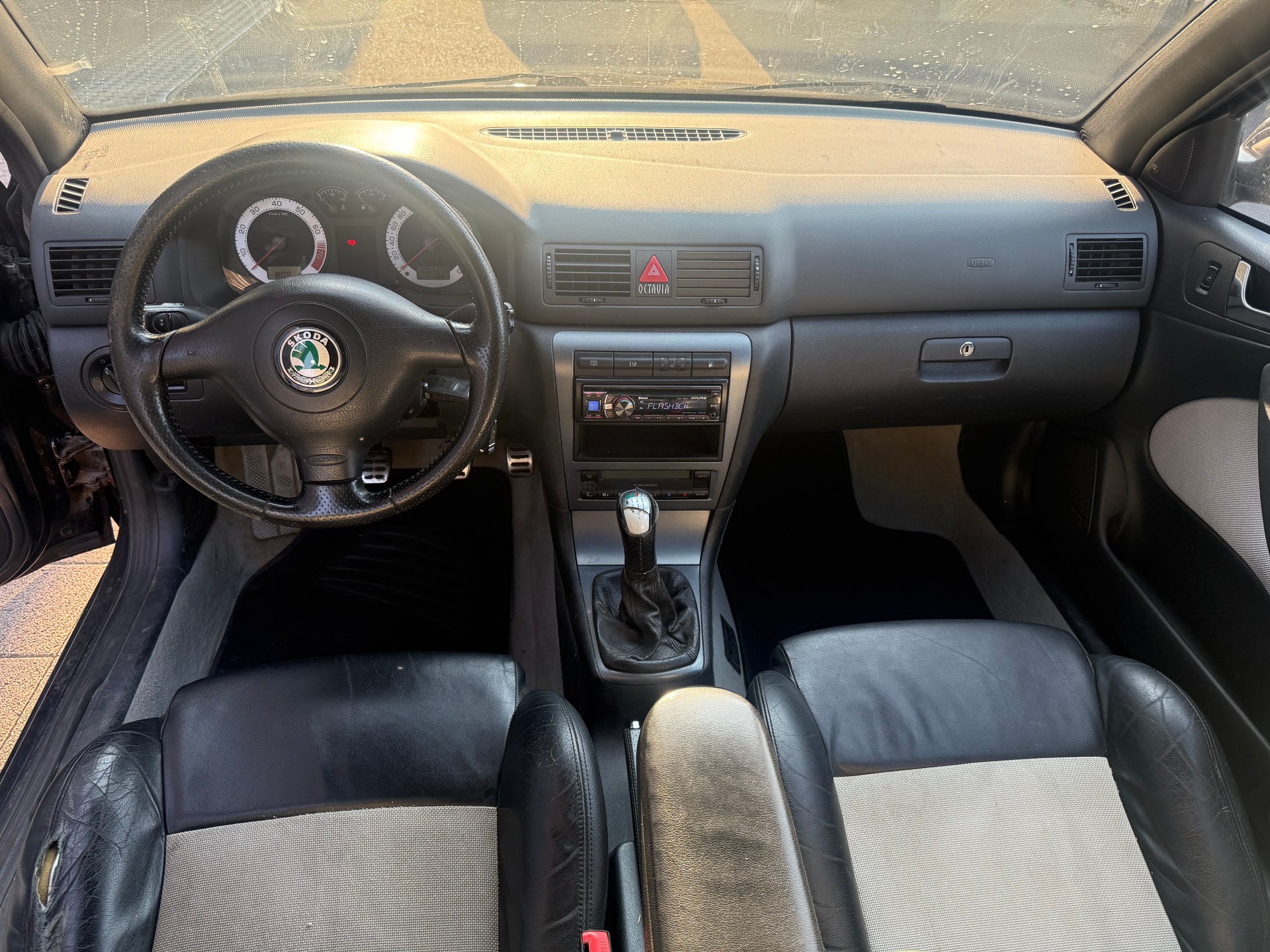 SKODA Octavia 1.8 Turbo RS-image-6
