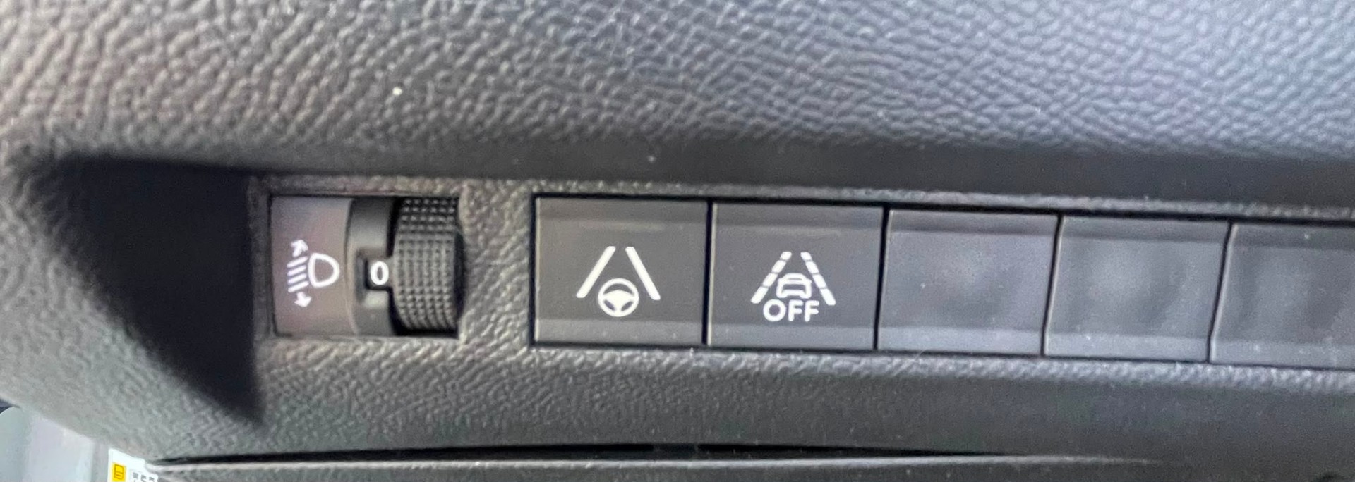 PEUGEOT Facelift 2008 1.2 PureTech Teuerste Version Allure Pack EAT8-image-15