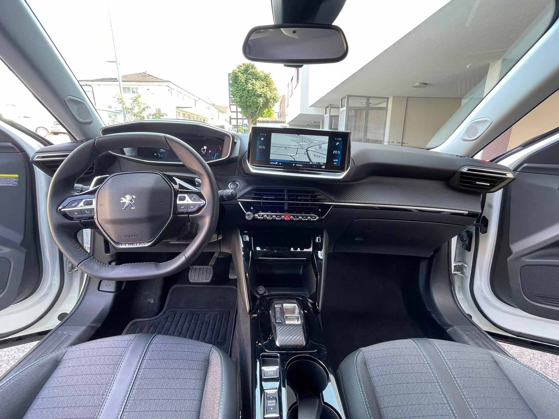 PEUGEOT Facelift 2008 1.2 PureTech Teuerste Version Allure Pack EAT8-image-6