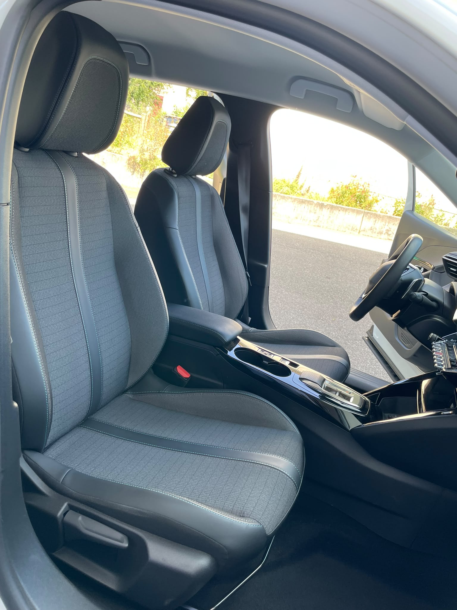 PEUGEOT Facelift 2008 1.2 PureTech Teuerste Version Allure Pack EAT8-image-7